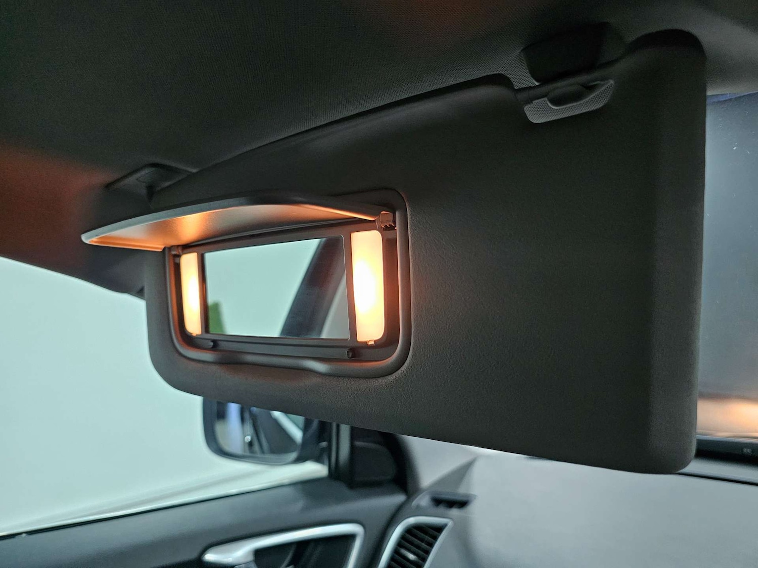 Used Volvo XC60 2015 for sale - 77271564: Photo 49