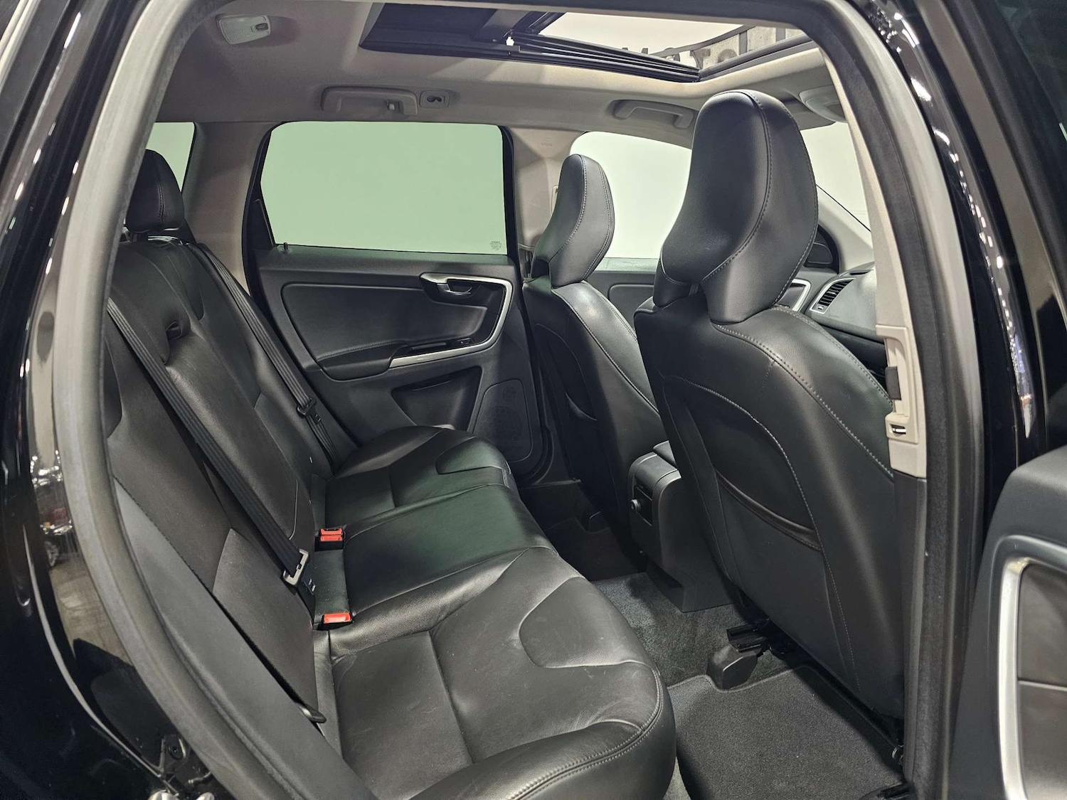 Used Volvo XC60 2015 for sale - 77271564: Photo 54