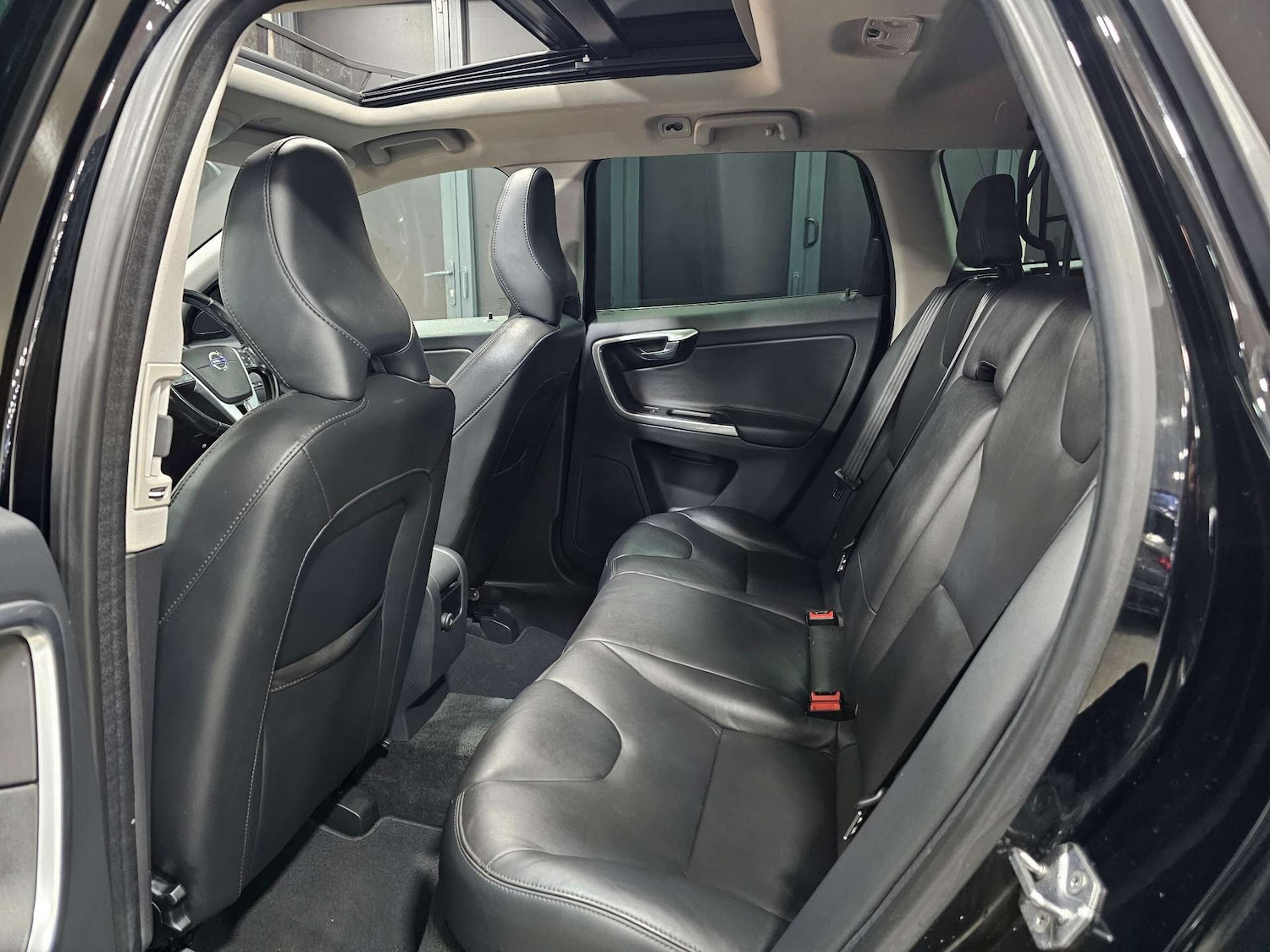 Used Volvo XC60 2015 for sale - 77271564: Photo 58