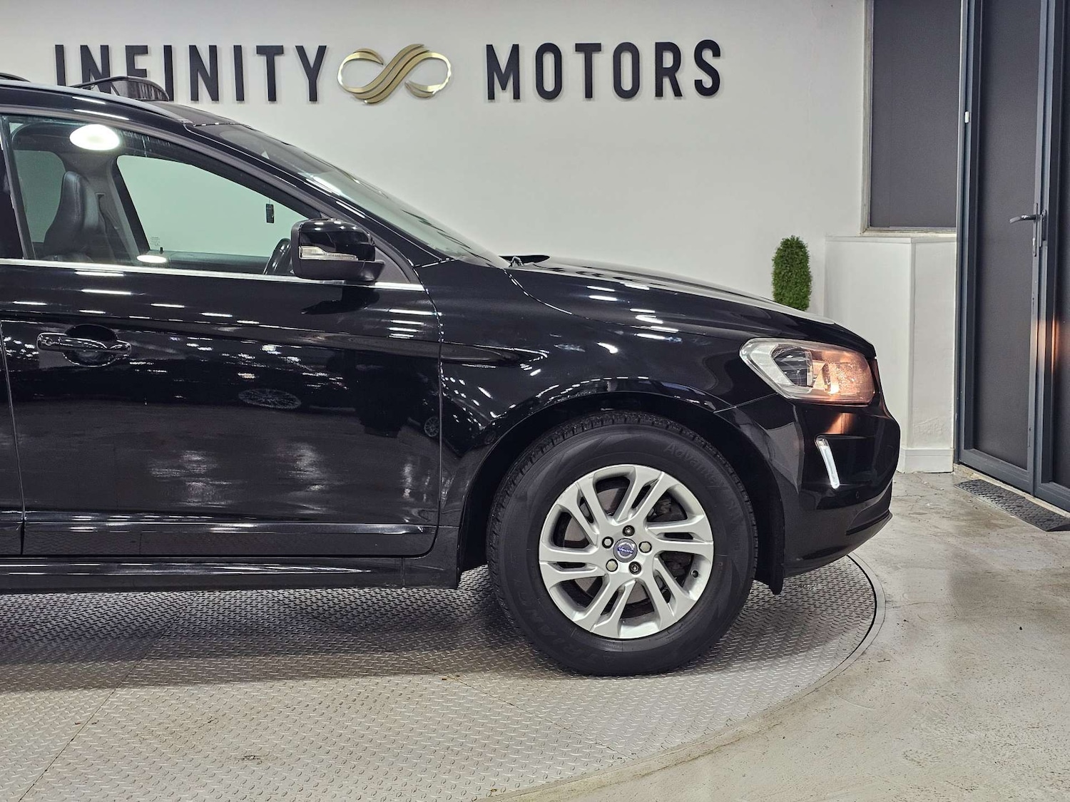 Used Volvo XC60 2015 for sale - 77271564: Photo 78