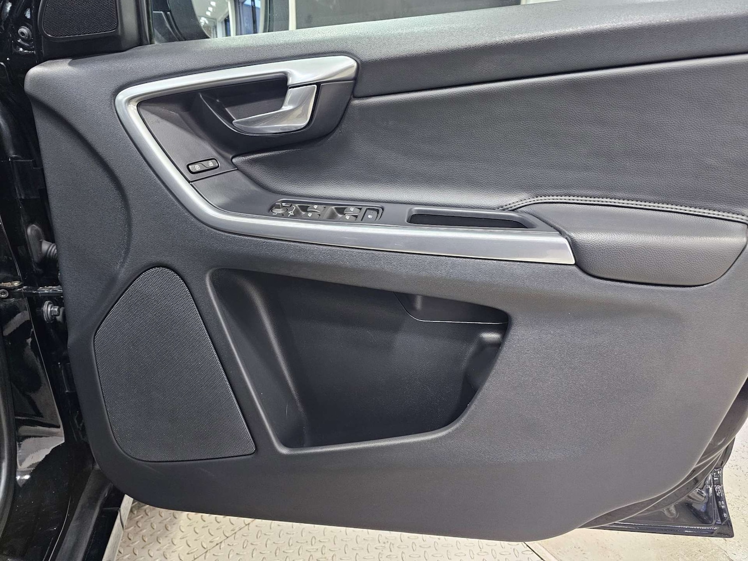 Used Volvo XC60 2015 for sale - 77271564: Photo 93