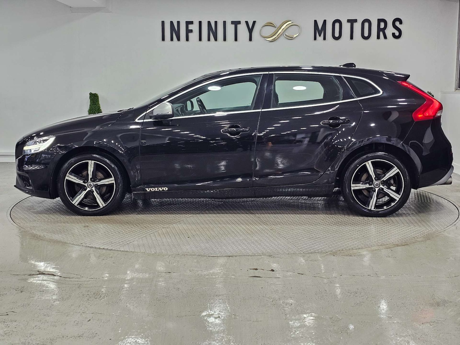 Used Volvo V40 2017 for sale - 76972391: Photo 20