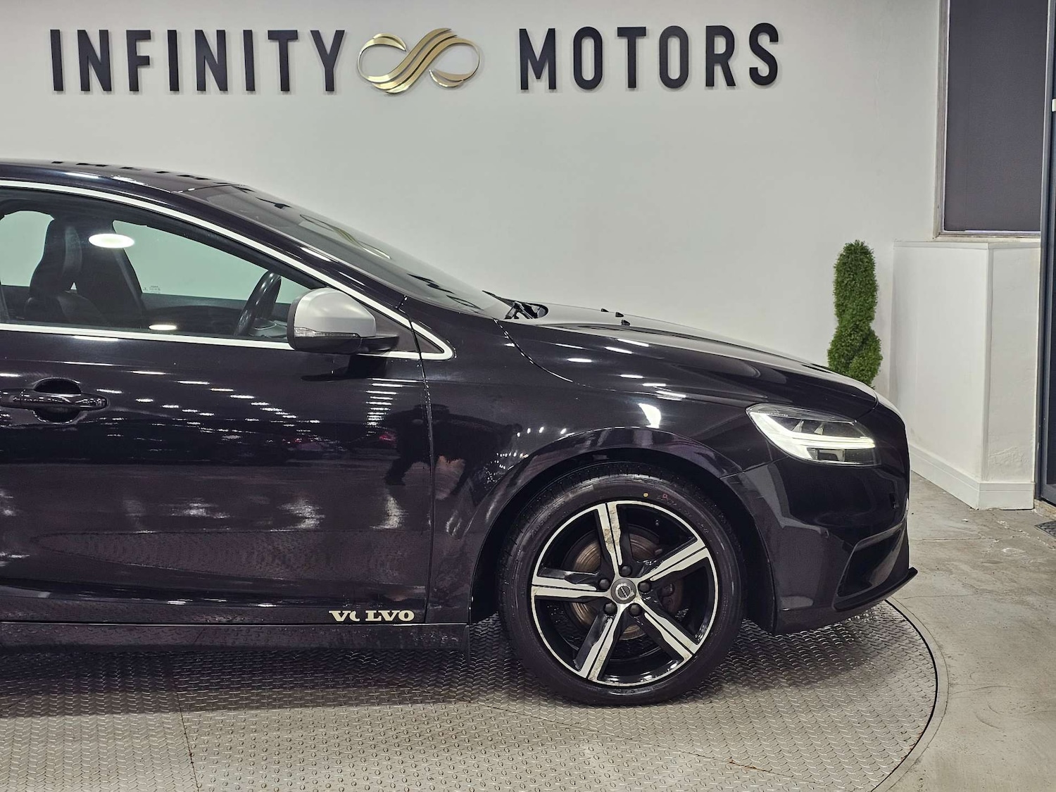 Used Volvo V40 2017 for sale - 76972391: Photo 35