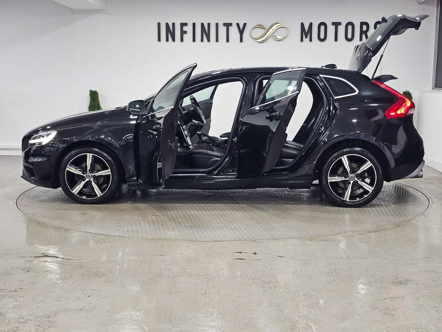 Used Volvo V40 2017 for sale - 76972391: Photo 45