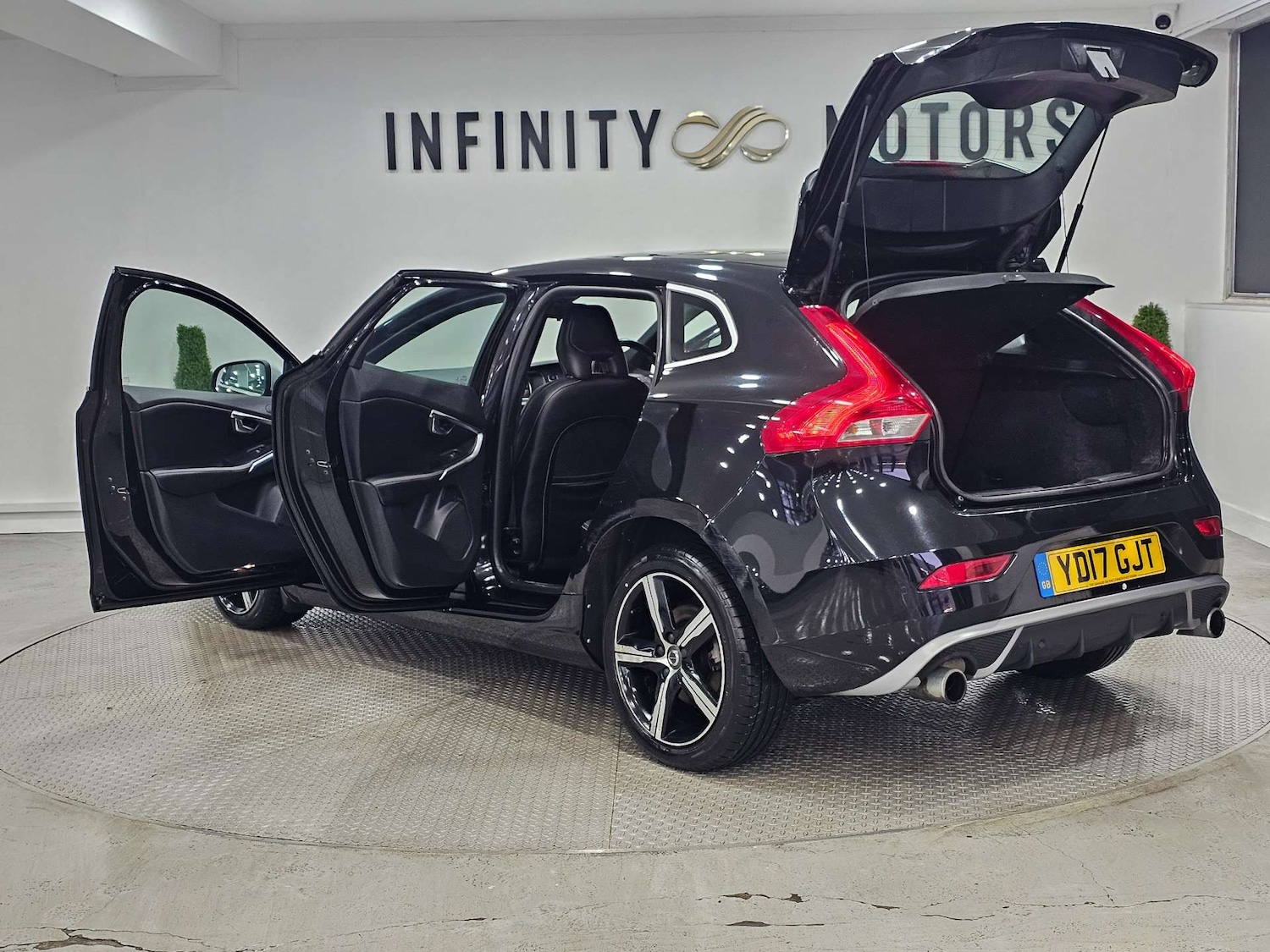 Used Volvo V40 2017 for sale - 76972391: Photo 46