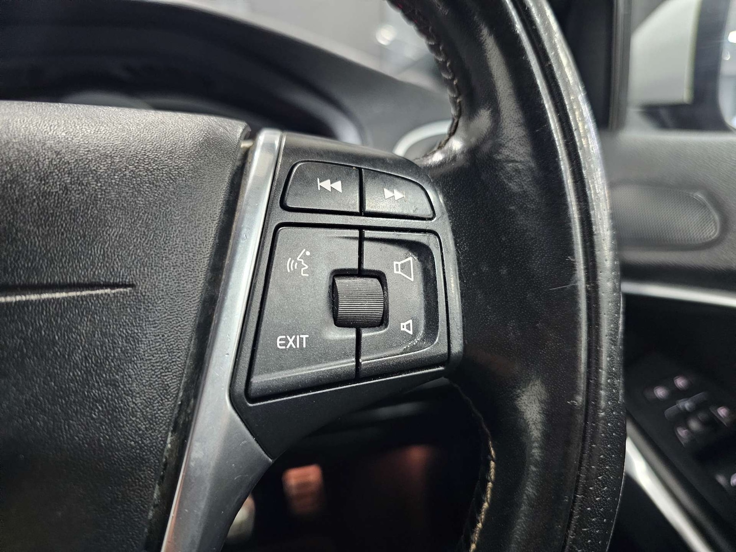 Used Volvo V40 2017 for sale - 76972391: Photo 55