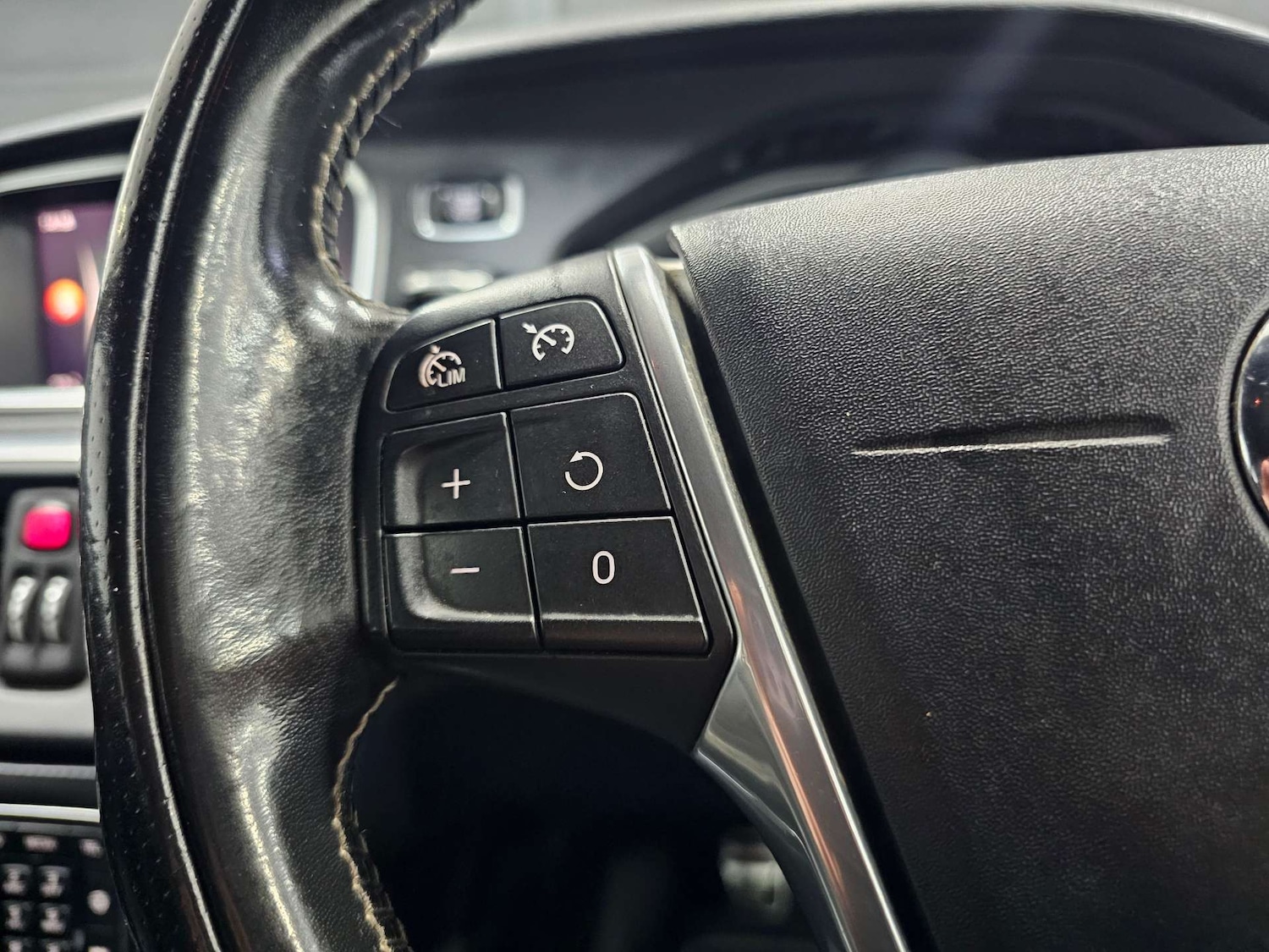 Used Volvo V40 2017 for sale - 76972391: Photo 56