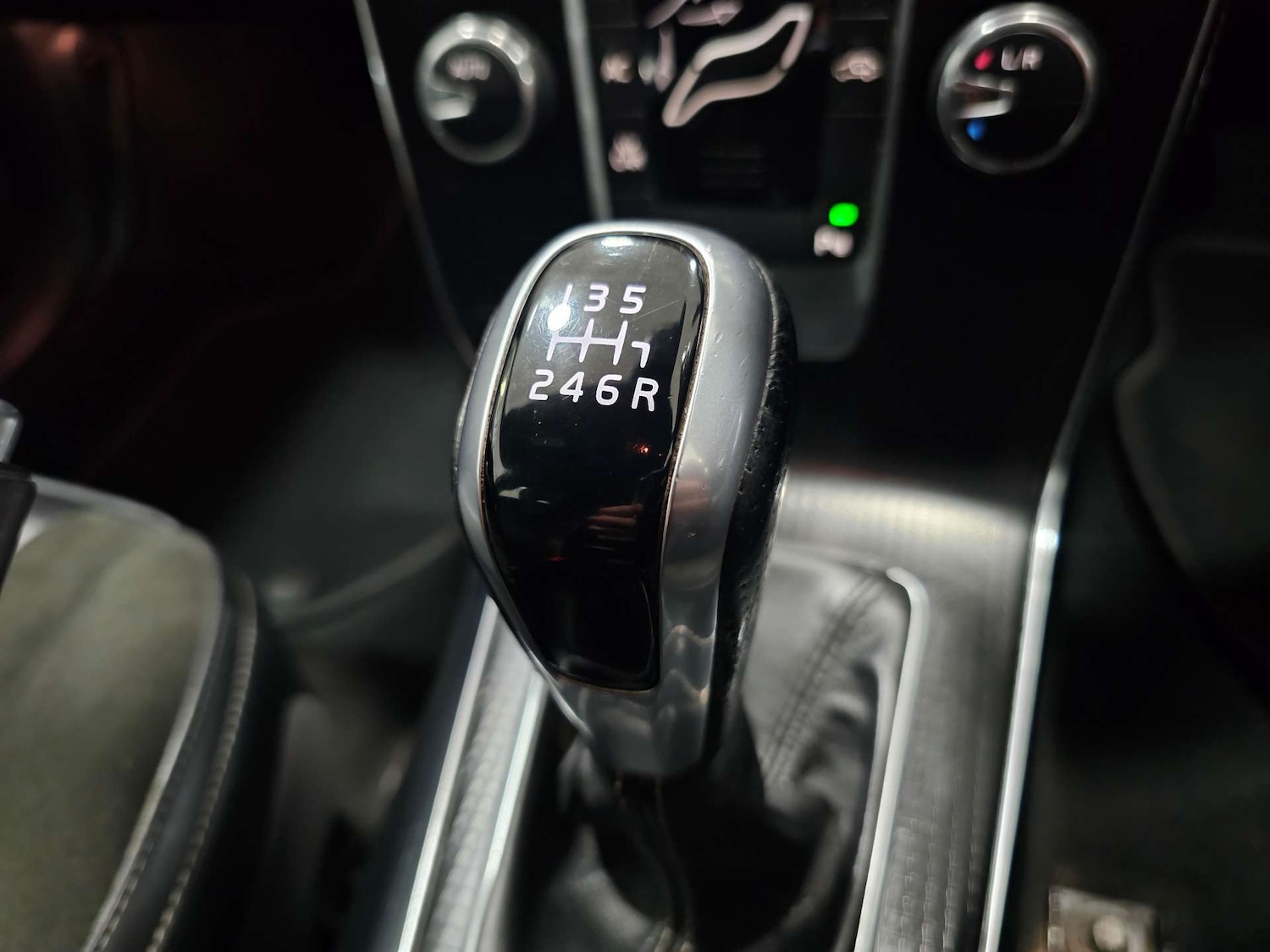 Used Volvo V40 2017 for sale - 76972391: Photo 59