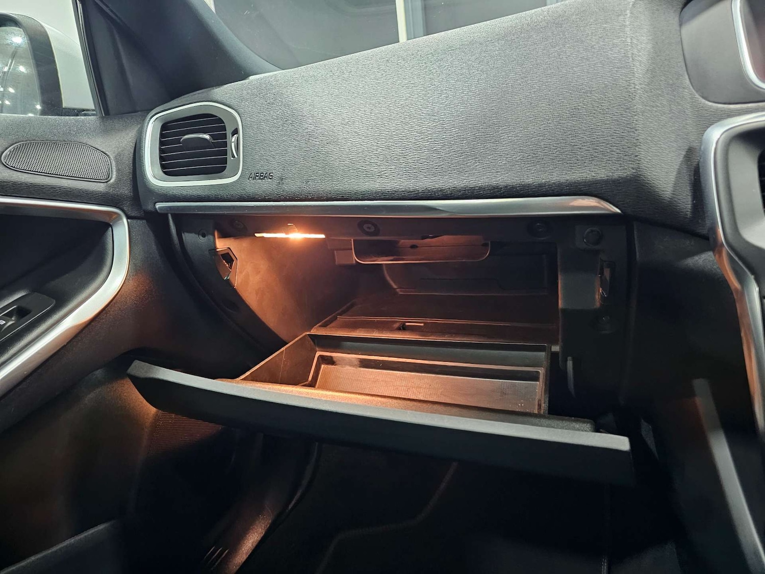 Used Volvo V40 2017 for sale - 76972391: Photo 65