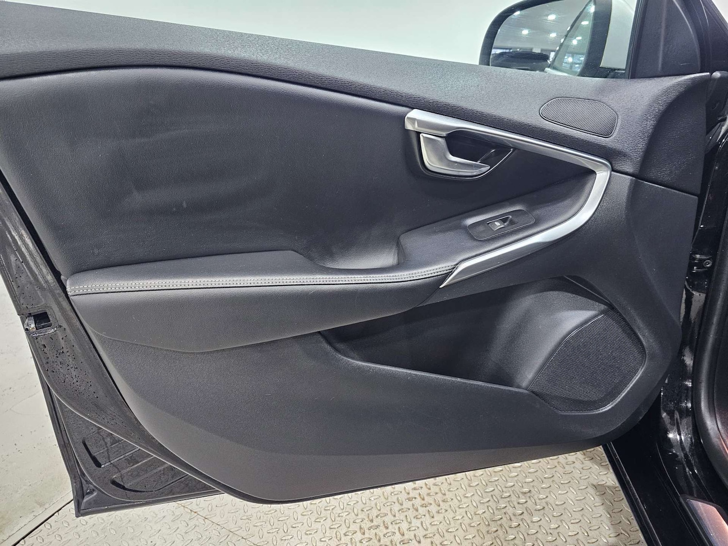 Used Volvo V40 2017 for sale - 76972391: Photo 77