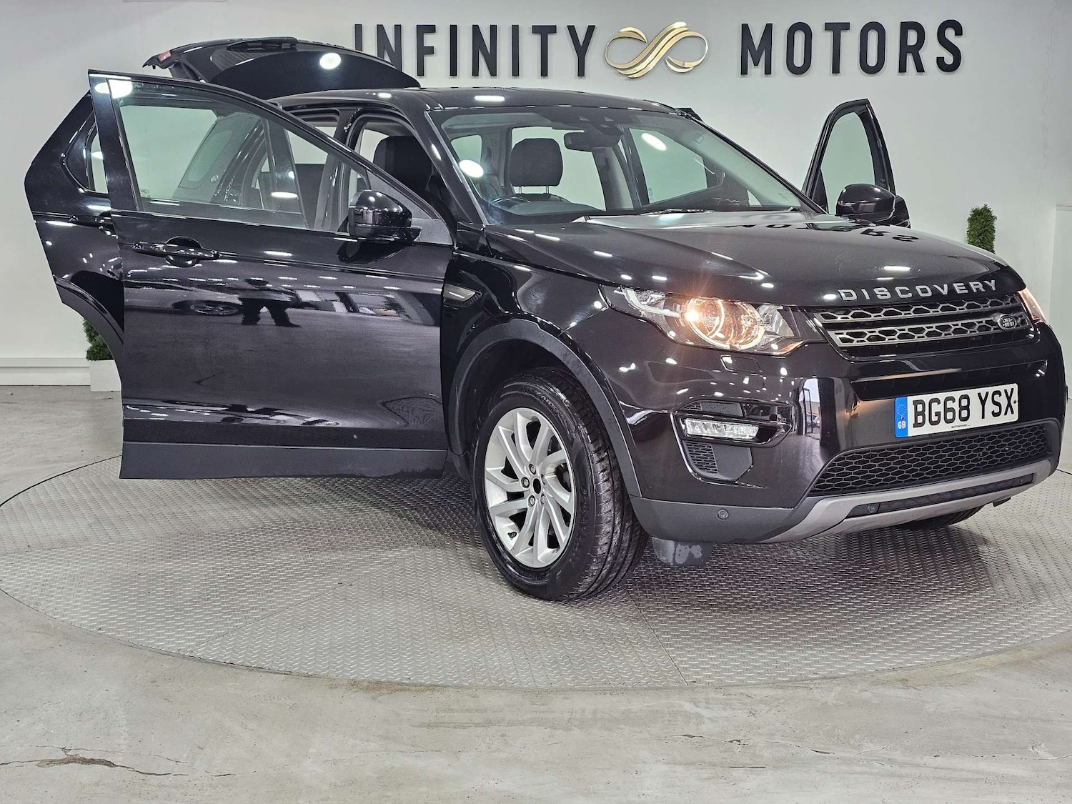 Used Land Rover Discovery Sport 2018 for sale - 77235341: Photo 42