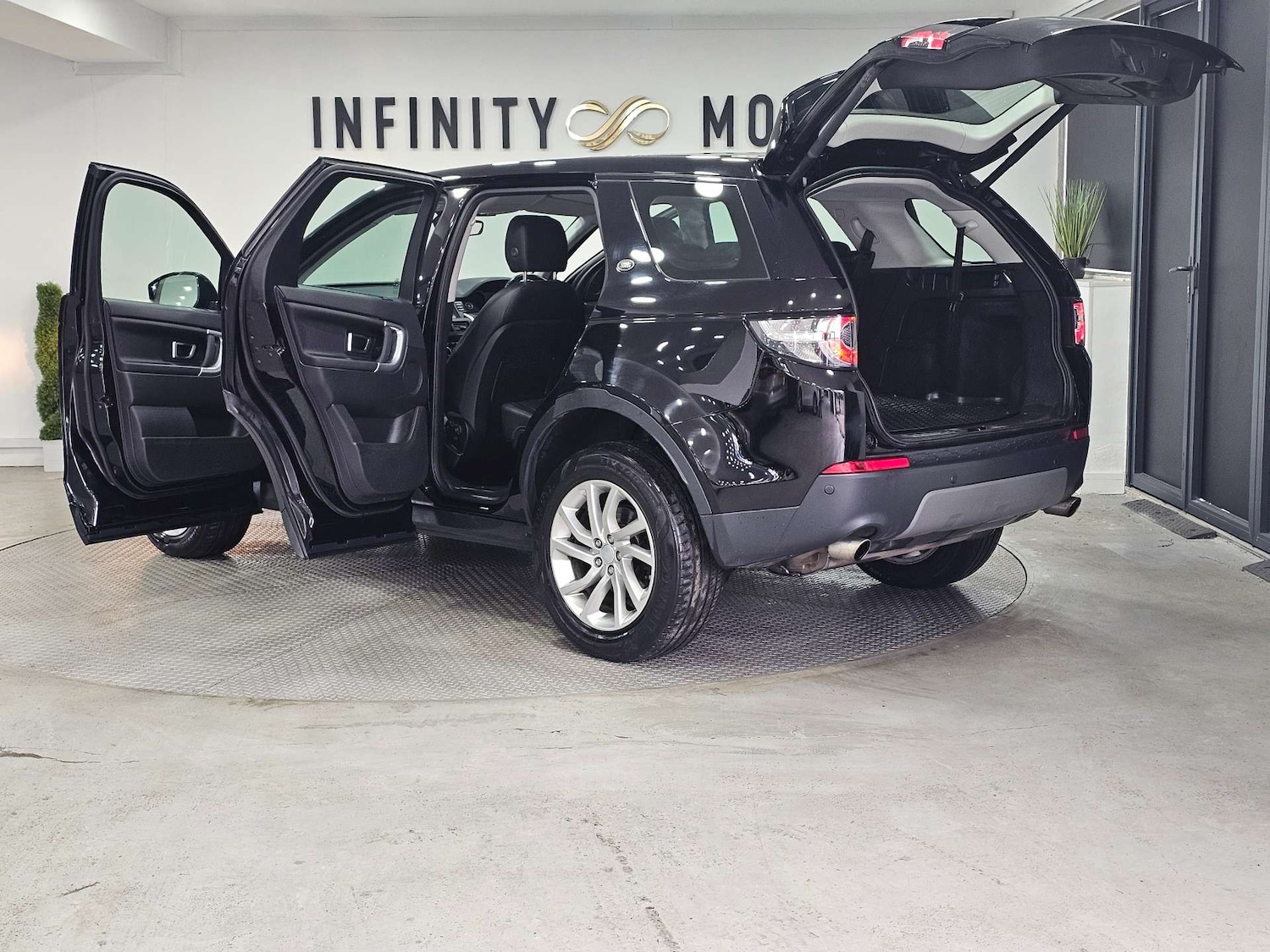 Used Land Rover Discovery Sport 2018 for sale - 77235341: Photo 46