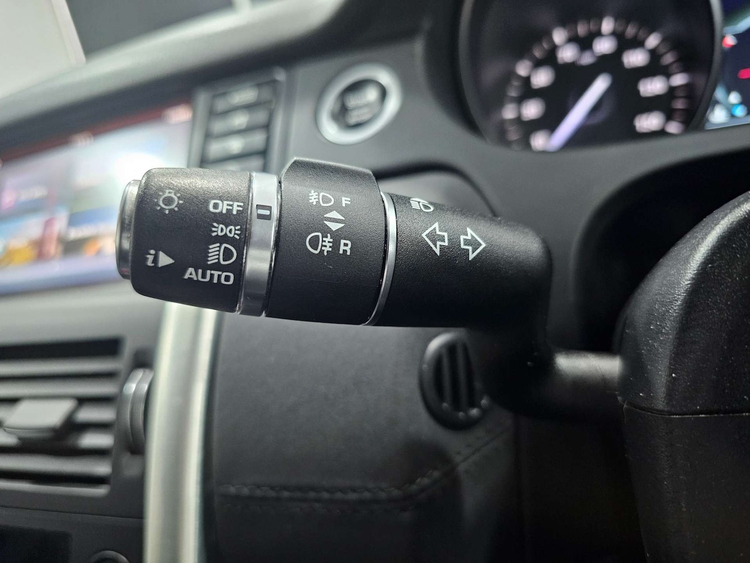 Used Land Rover Discovery Sport 2018 for sale - 77235341: Photo 62