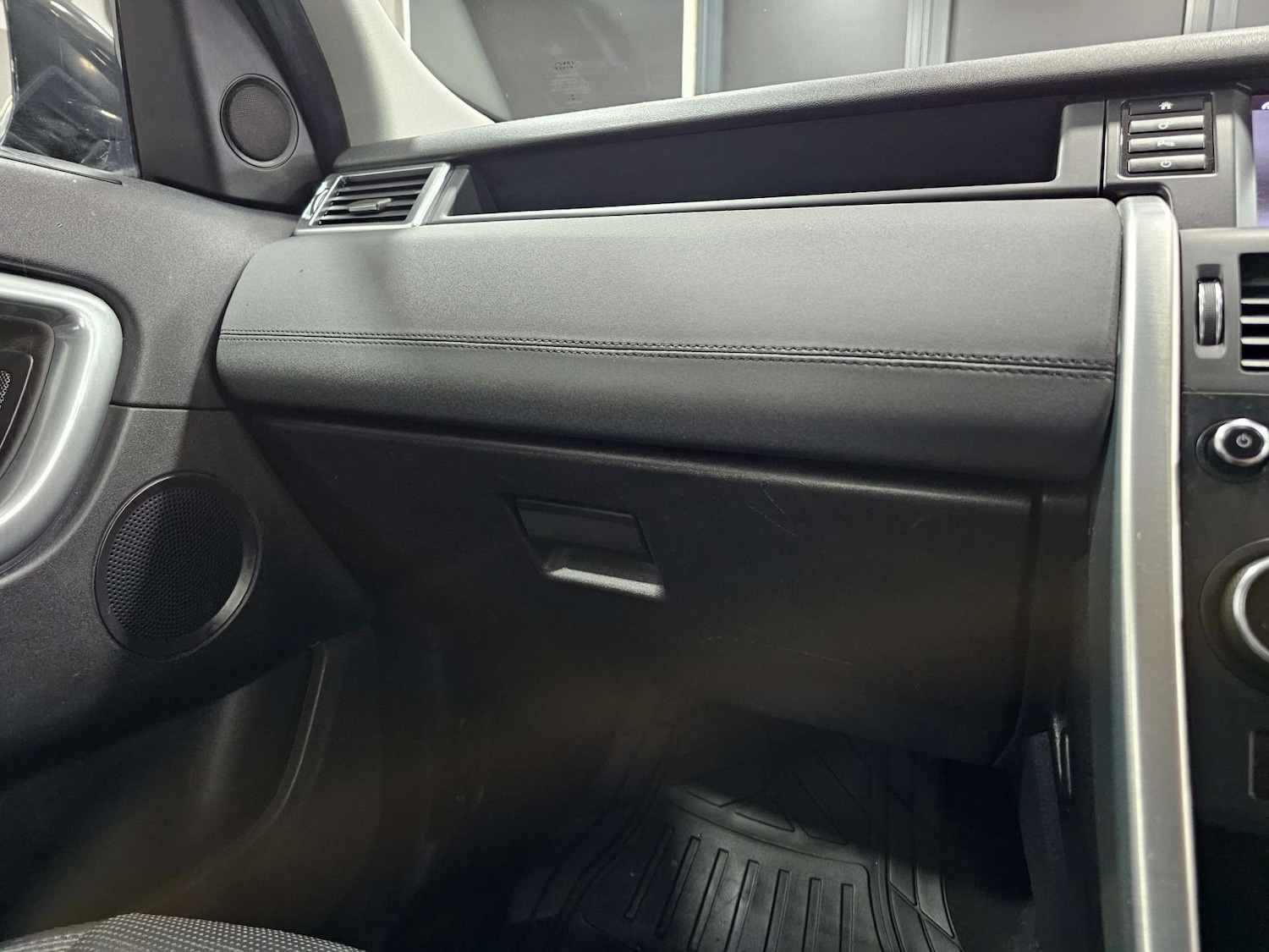 Used Land Rover Discovery Sport 2018 for sale - 77235341: Photo 70