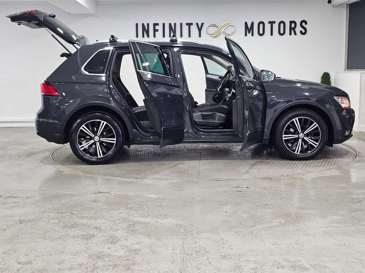 Used Volkswagen Tiguan 2017 for sale - 77803672: Photo 42