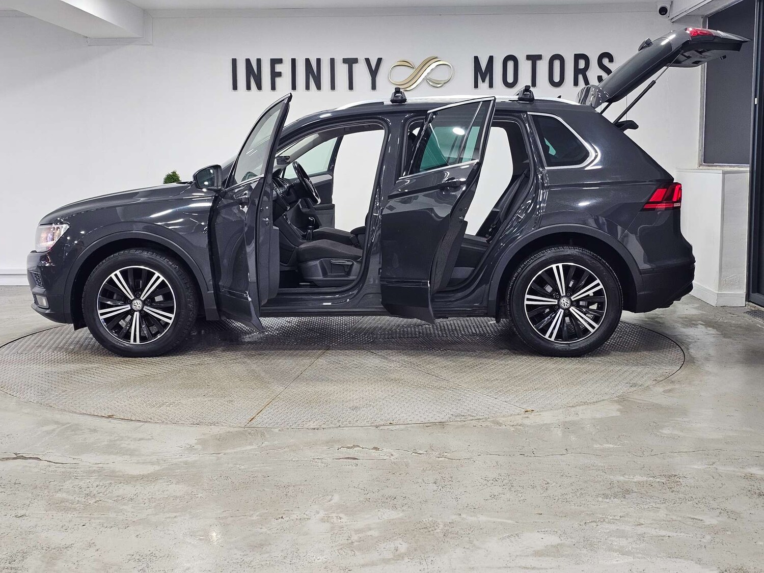 Used Volkswagen Tiguan 2017 for sale - 77803672: Photo 46