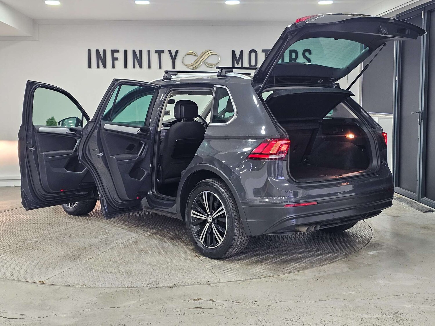 Used Volkswagen Tiguan 2017 for sale - 77803672: Photo 47