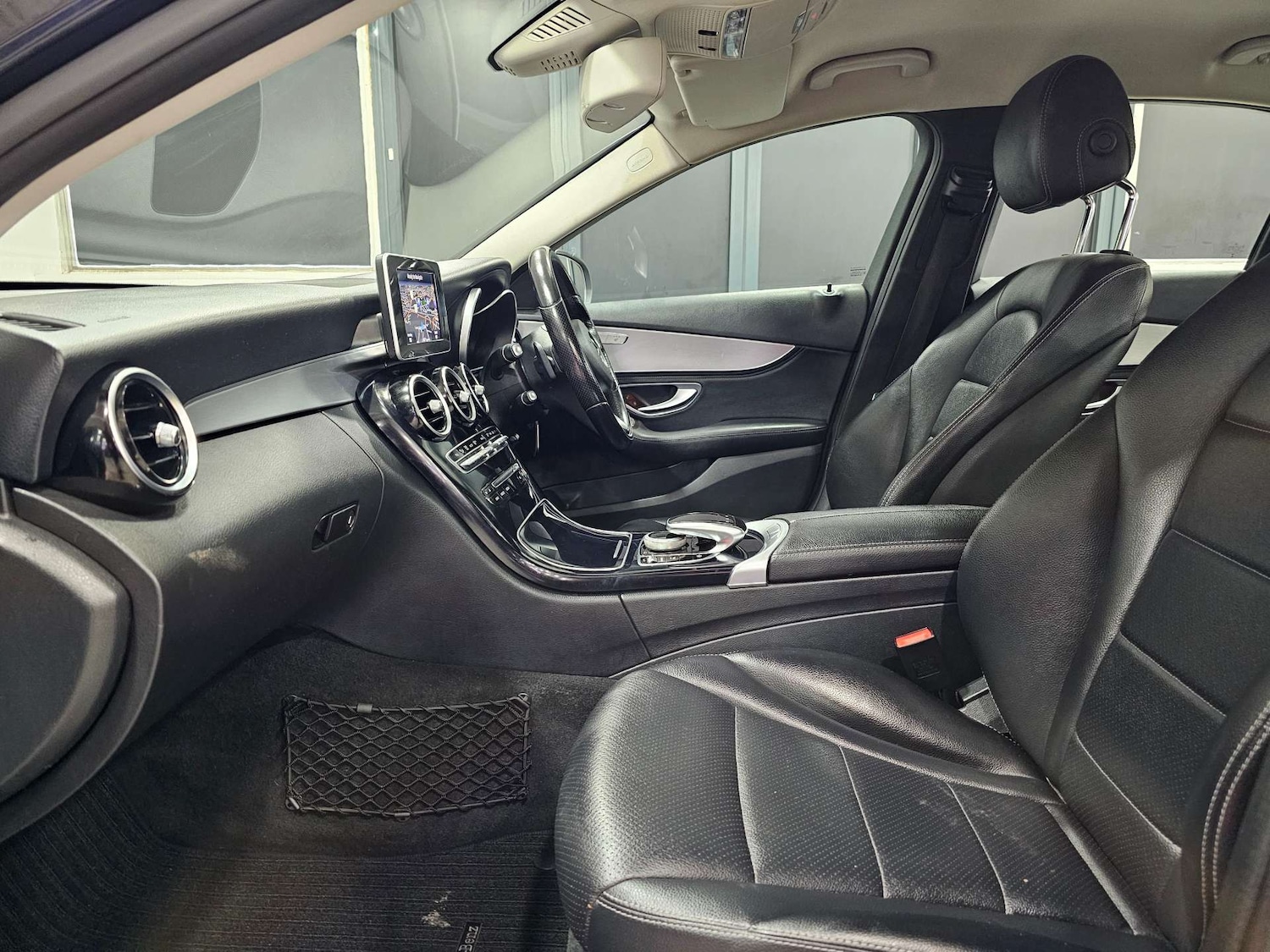 Used Mercedes-Benz C Class 2015 for sale - 77643175: Photo 86