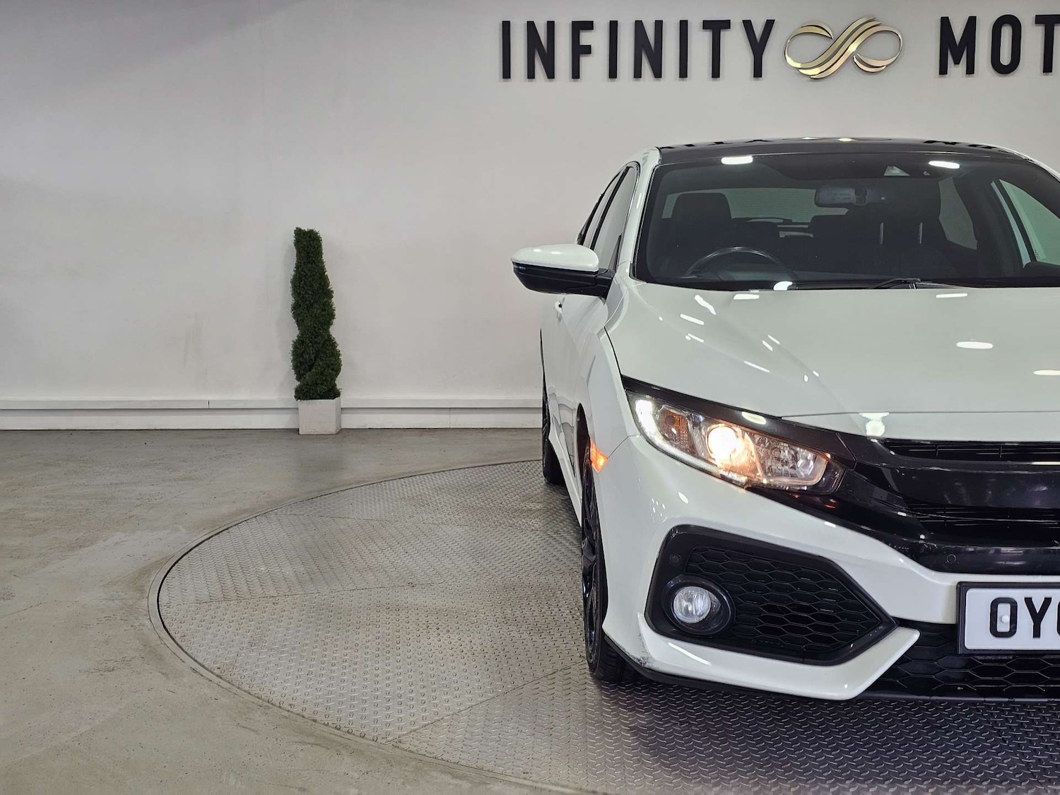 Used Honda Civic 2017 for sale - 76972393: Photo 17