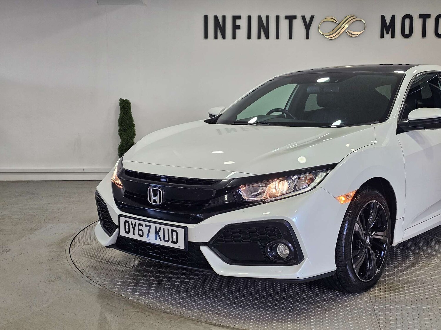 Used Honda Civic 2017 for sale - 76972393: Photo 19