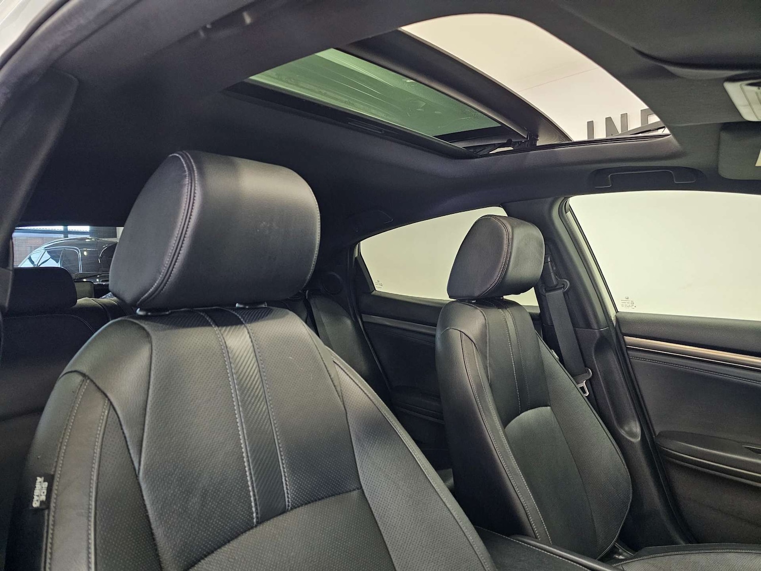 Used Honda Civic 2017 for sale - 76972393: Photo 3