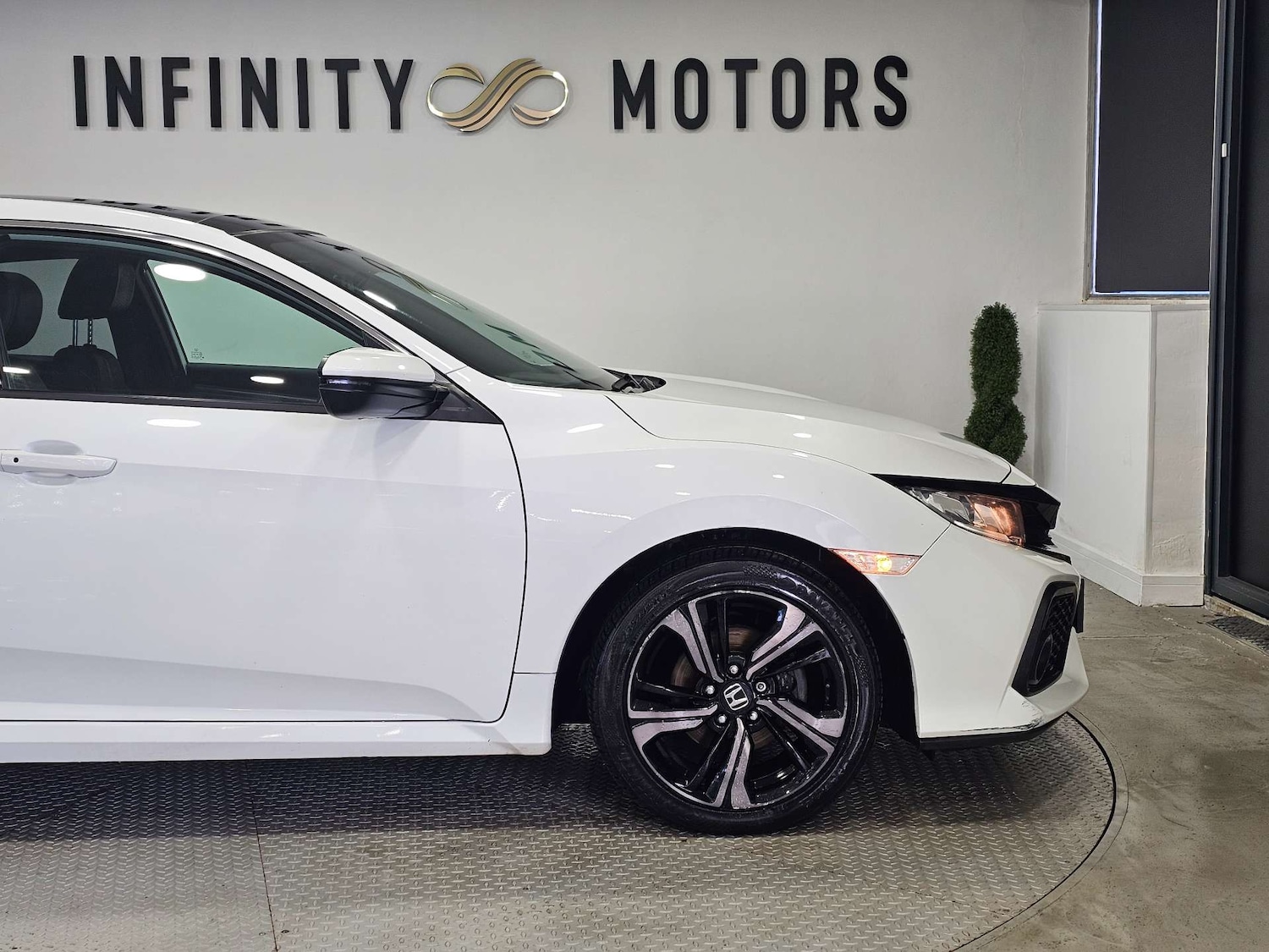 Used Honda Civic 2017 for sale - 76972393: Photo 35