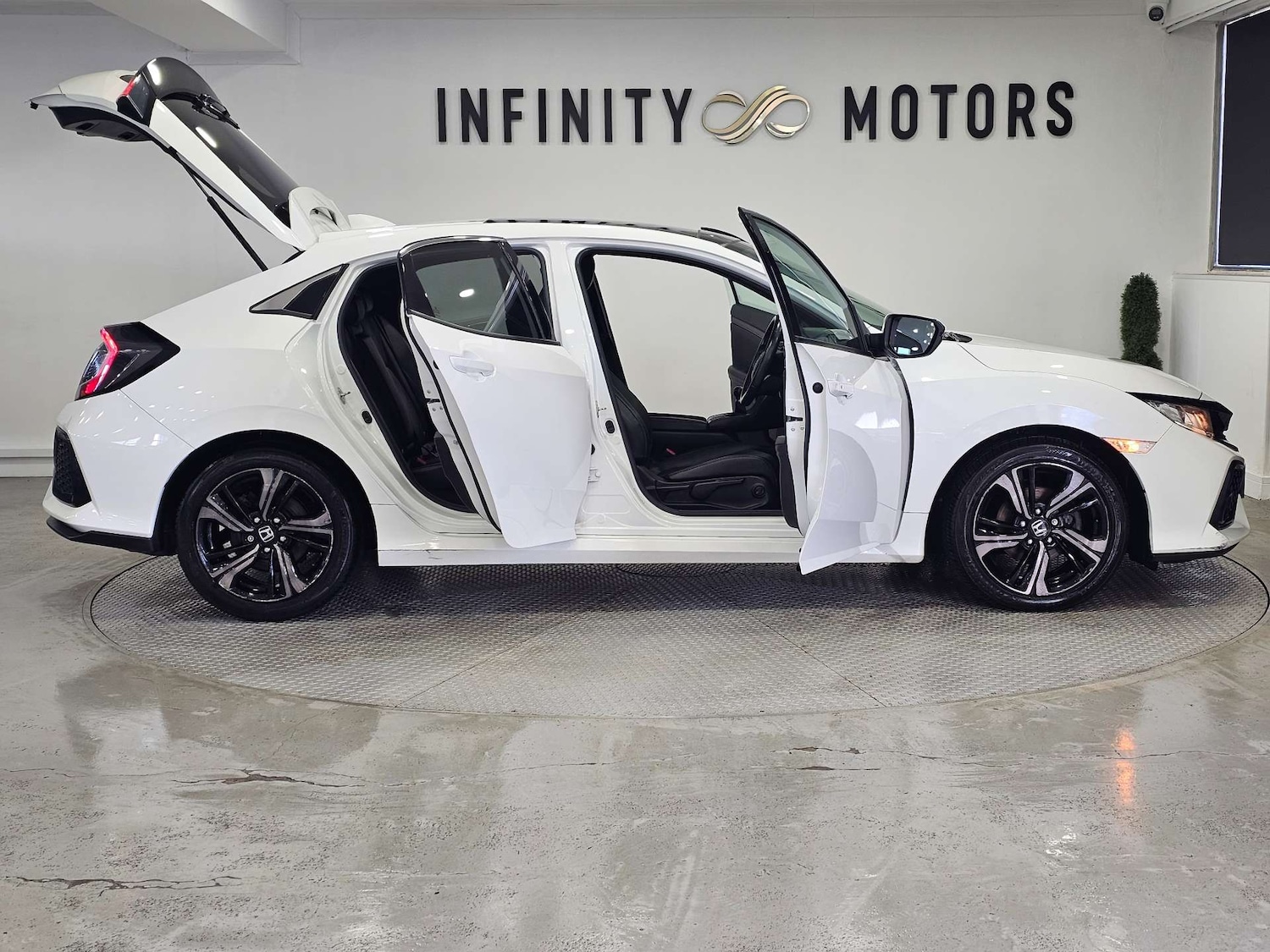 Used Honda Civic 2017 for sale - 76972393: Photo 41