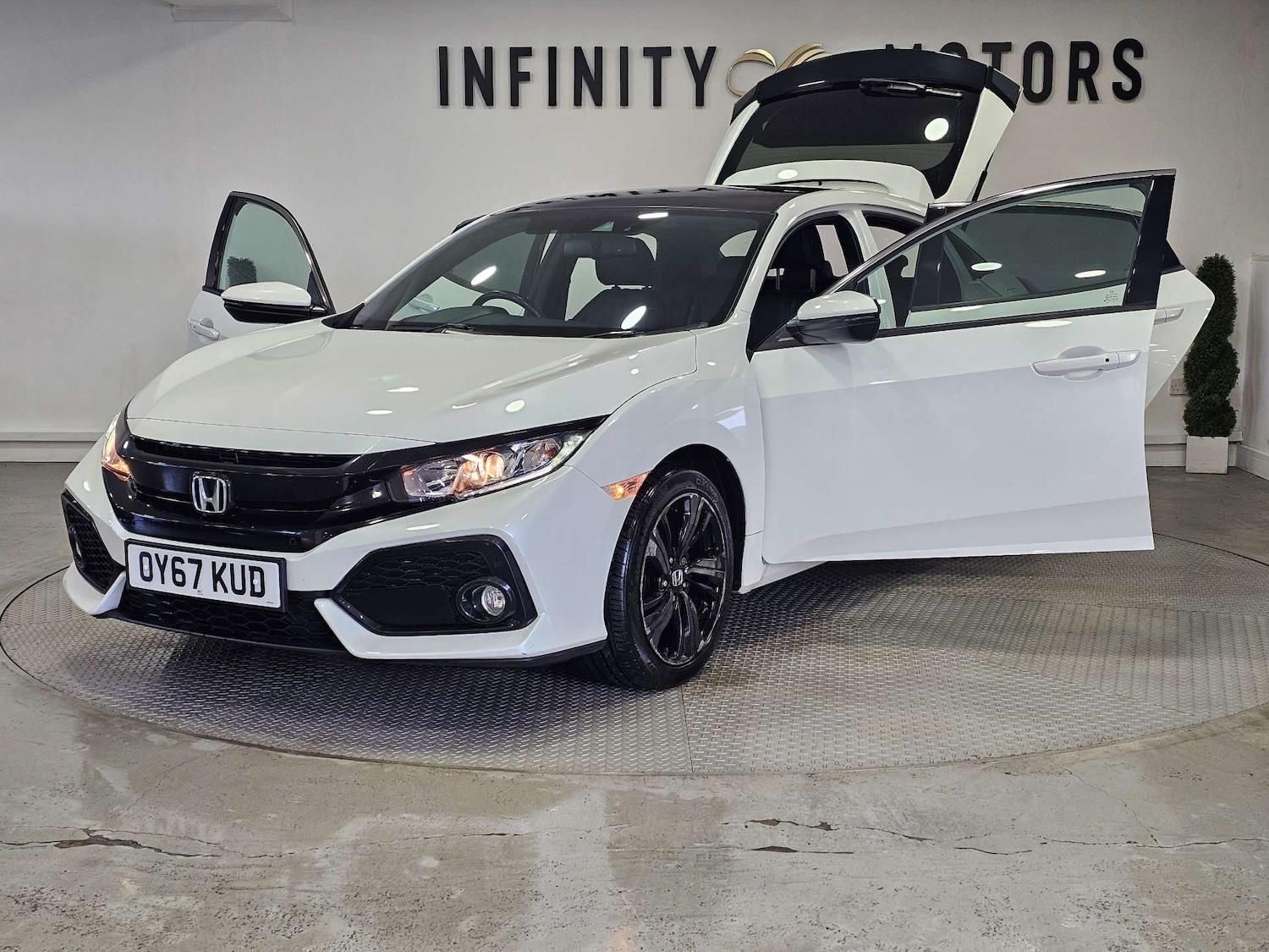 Used Honda Civic 2017 for sale - 76972393: Photo 44