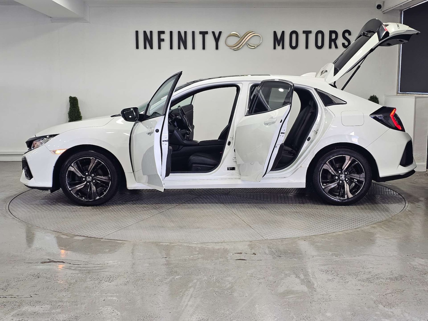 Used Honda Civic 2017 for sale - 76972393: Photo 45