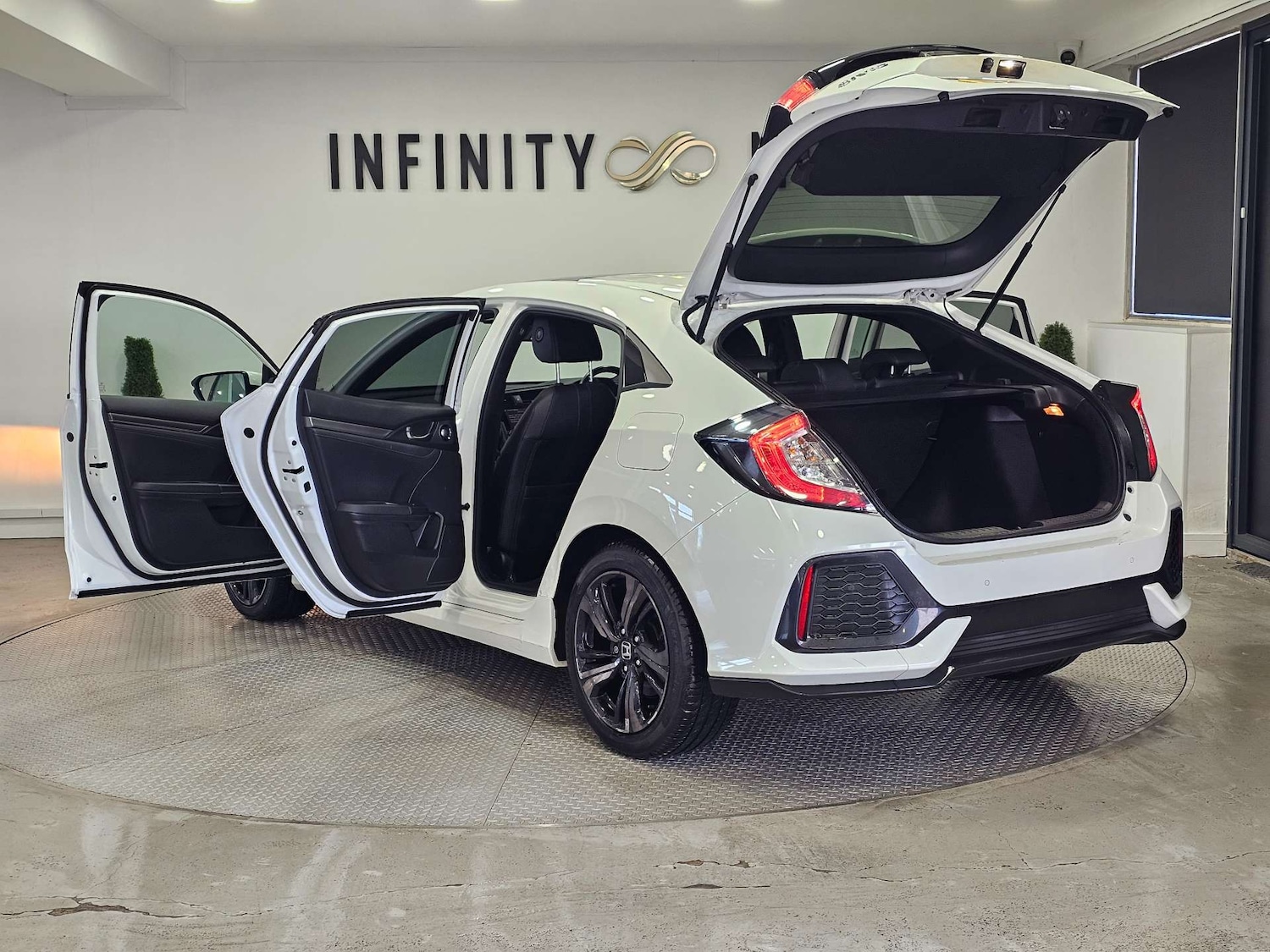 Used Honda Civic 2017 for sale - 76972393: Photo 46