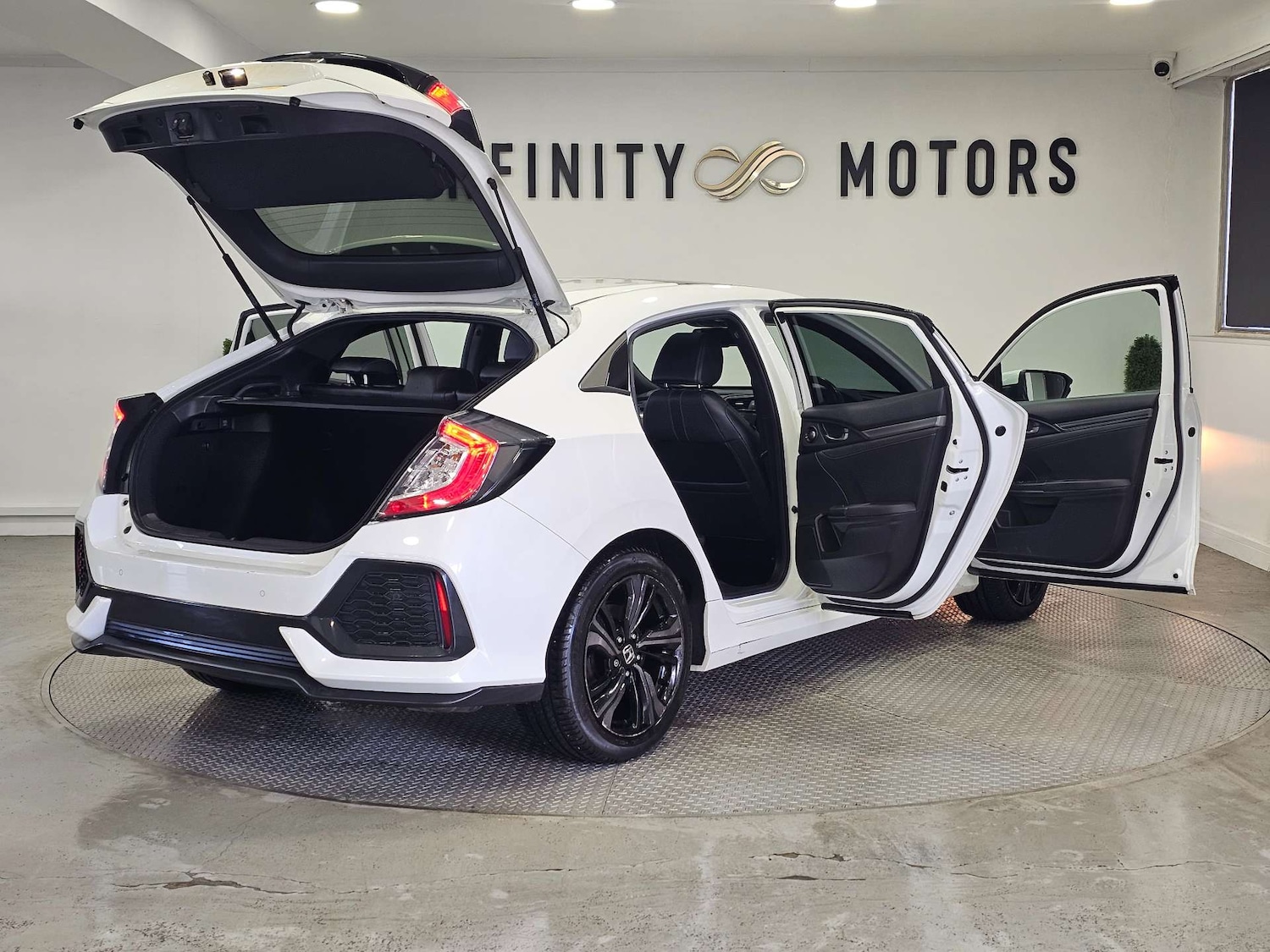 Used Honda Civic 2017 for sale - 76972393: Photo 48