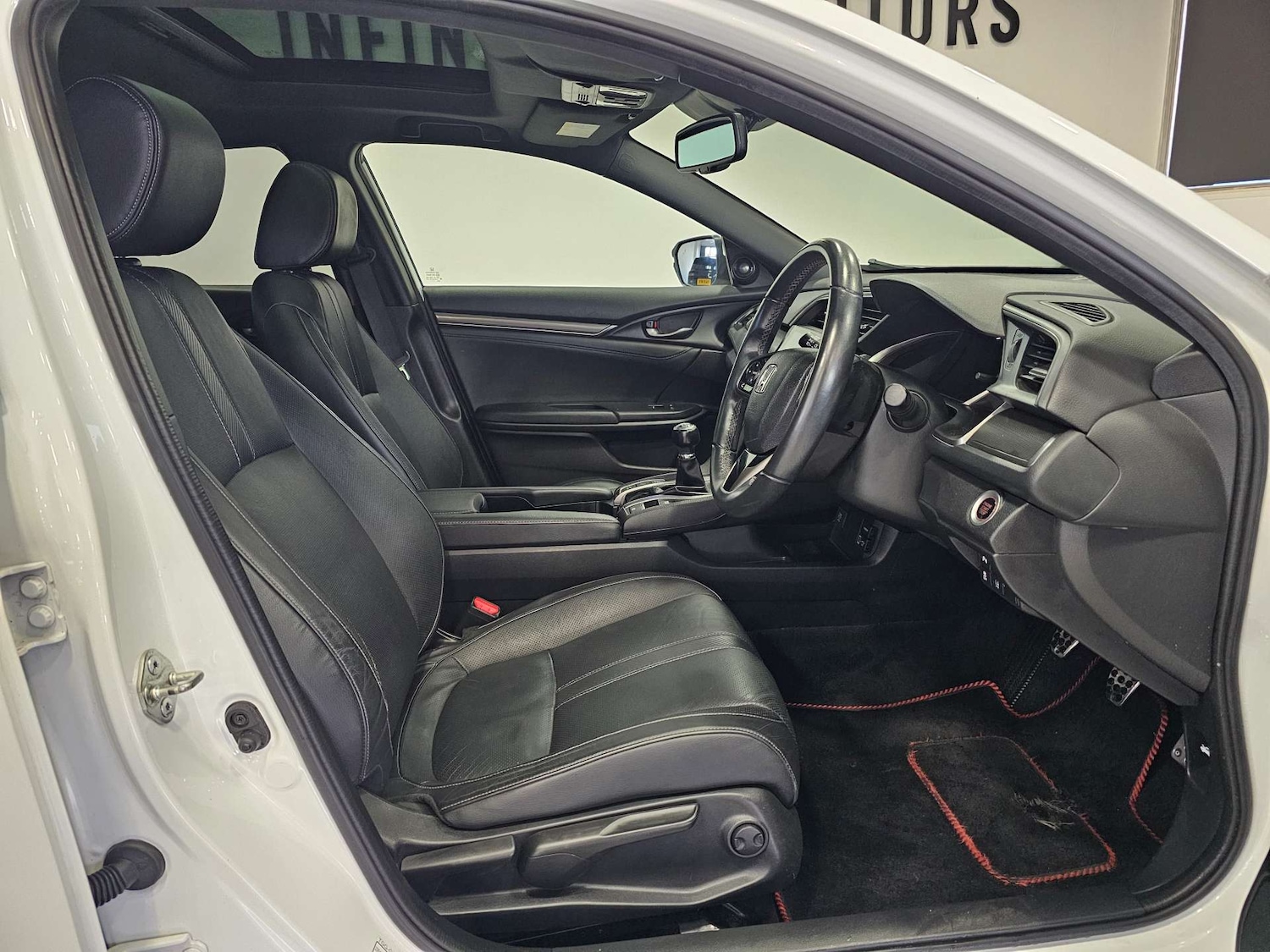 Used Honda Civic 2017 for sale - 76972393: Photo 5