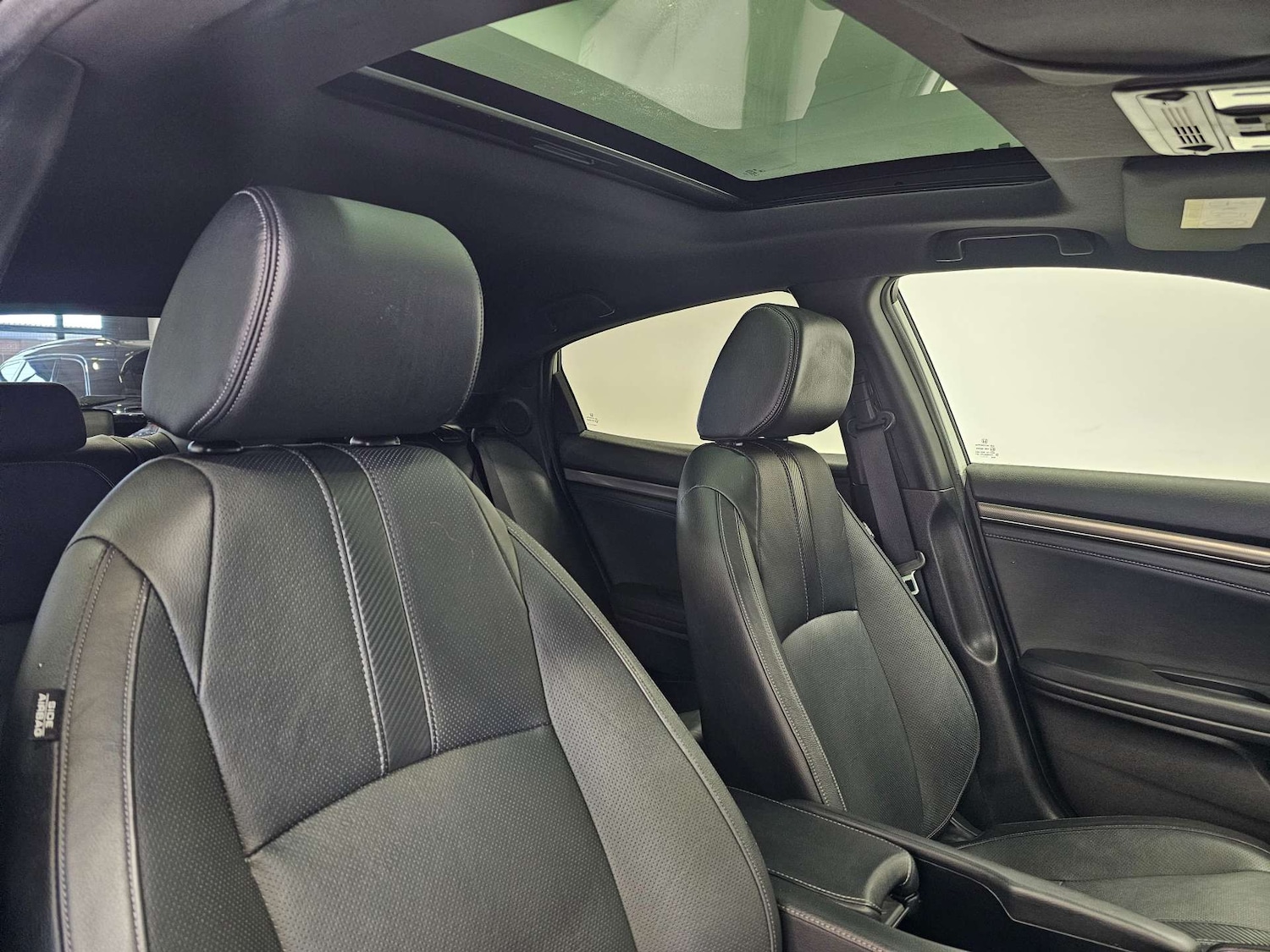 Used Honda Civic 2017 for sale - 76972393: Photo 56