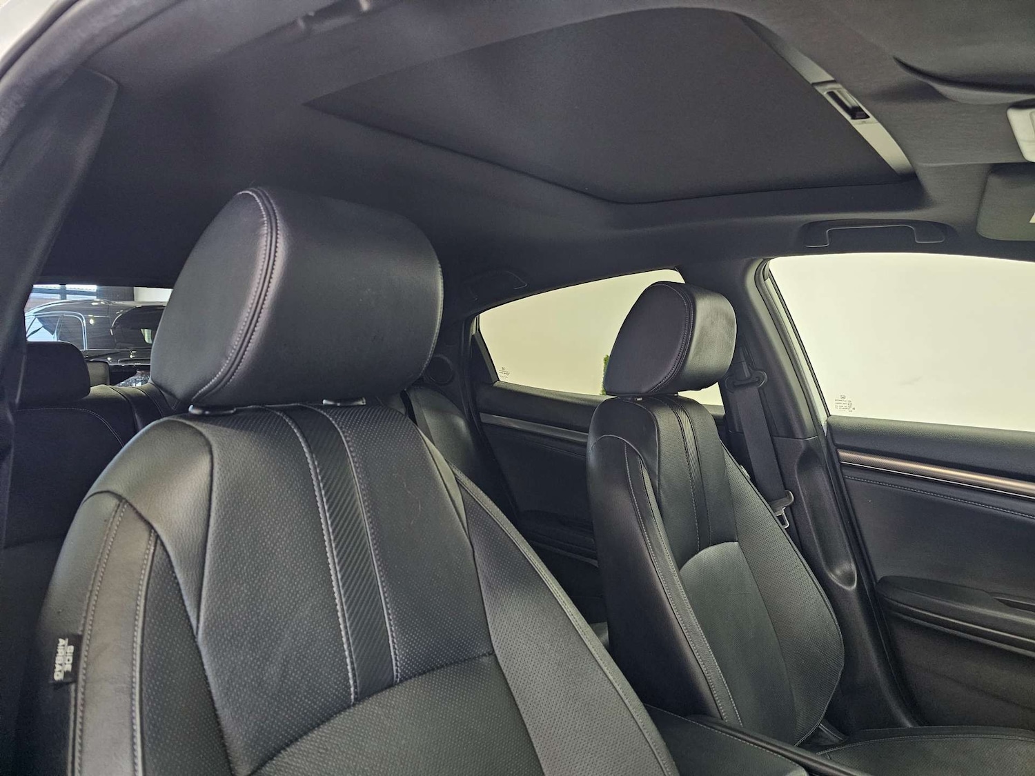 Used Honda Civic 2017 for sale - 76972393: Photo 57