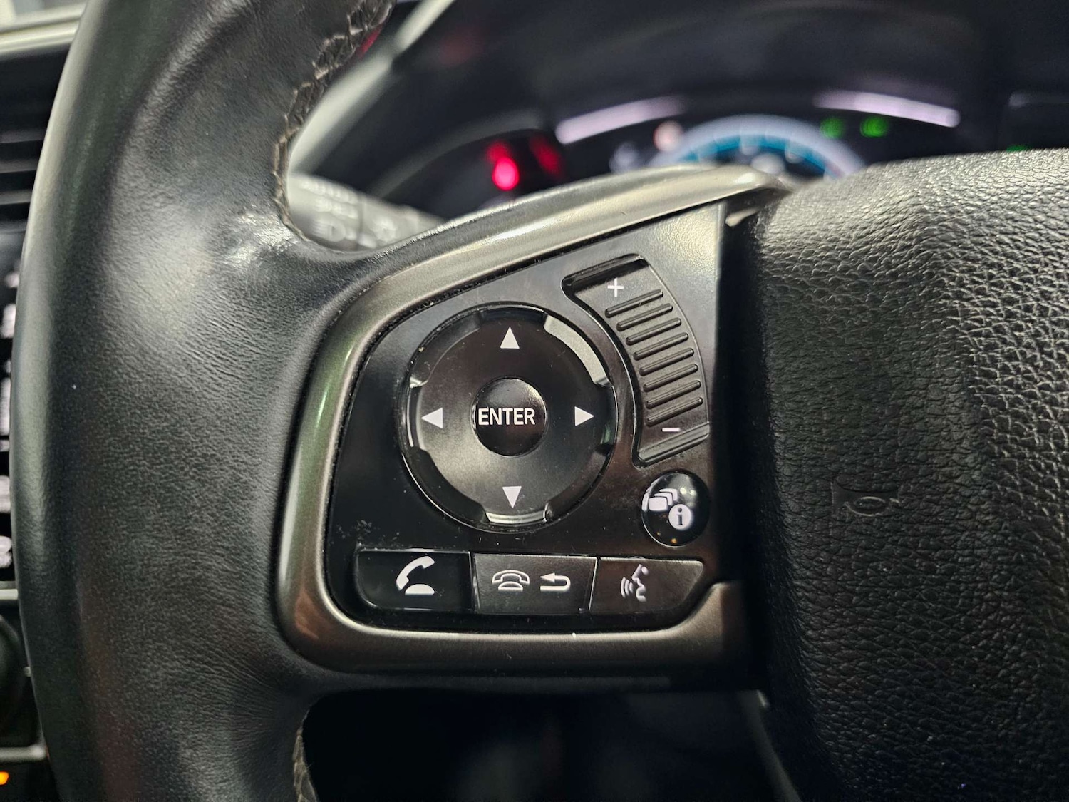 Used Honda Civic 2017 for sale - 76972393: Photo 60