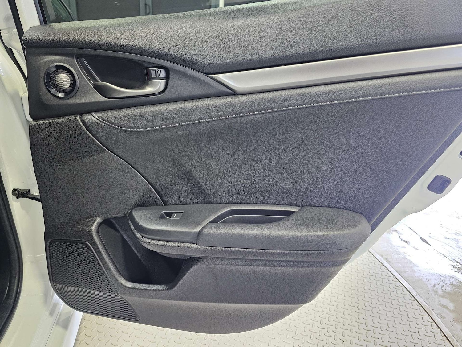 Used Honda Civic 2017 for sale - 76972393: Photo 73