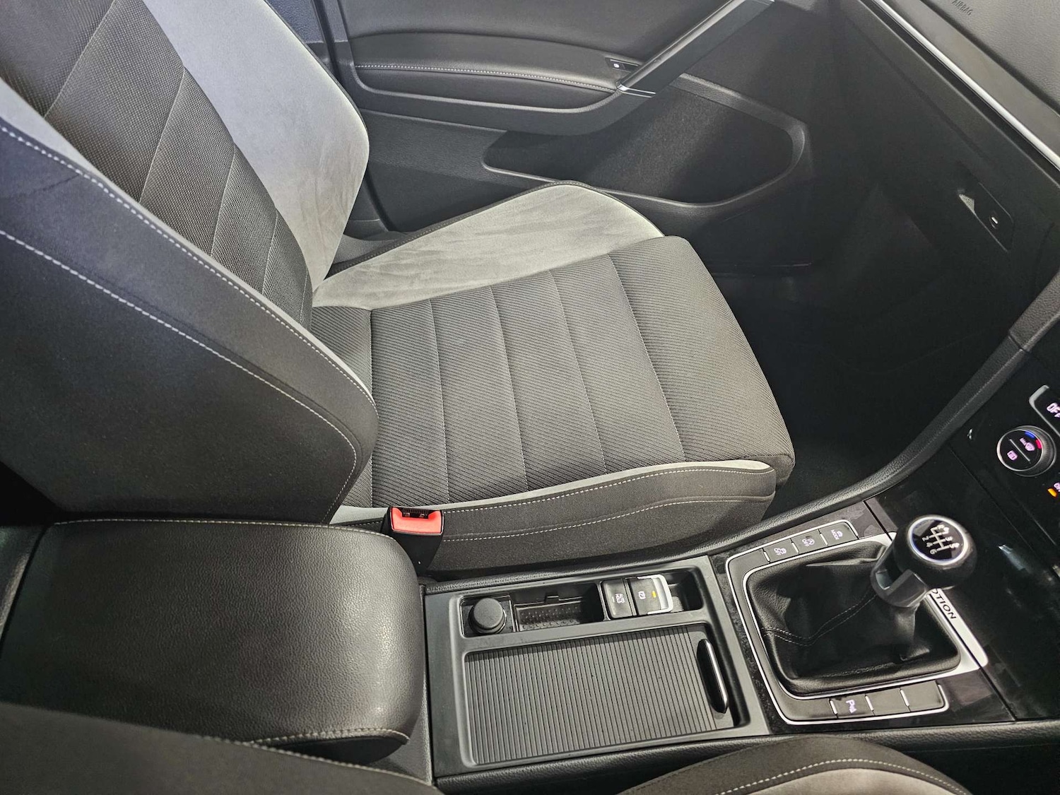 Used Volkswagen Golf 2016 for sale - 76972317: Photo 82