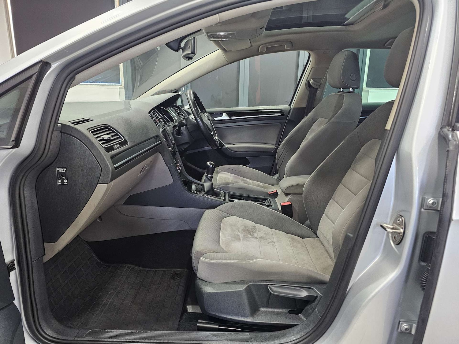 Used Volkswagen Golf 2015 for sale - 77168090: Photo 89