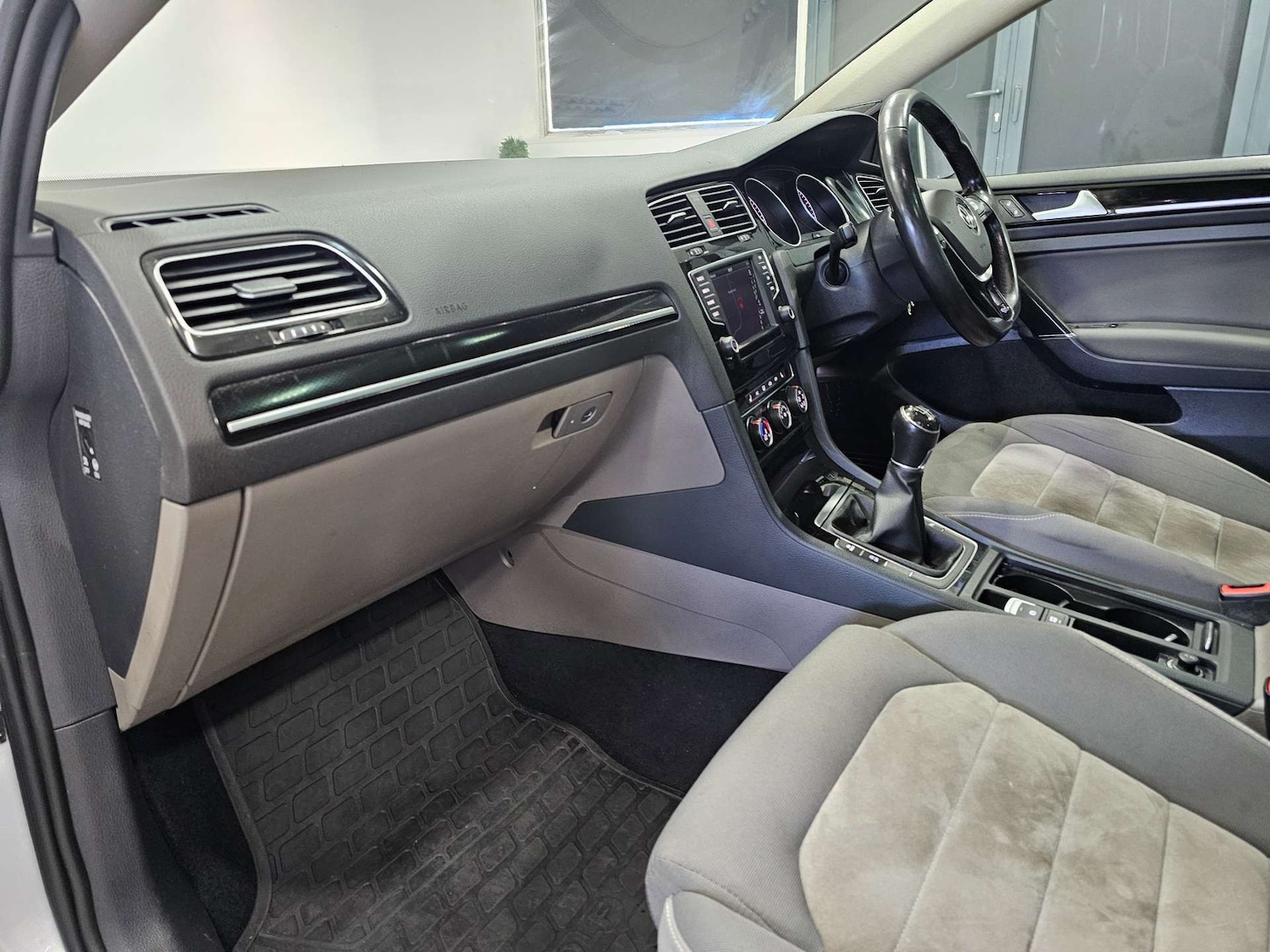 Used Volkswagen Golf 2015 for sale - 77168090: Photo 90