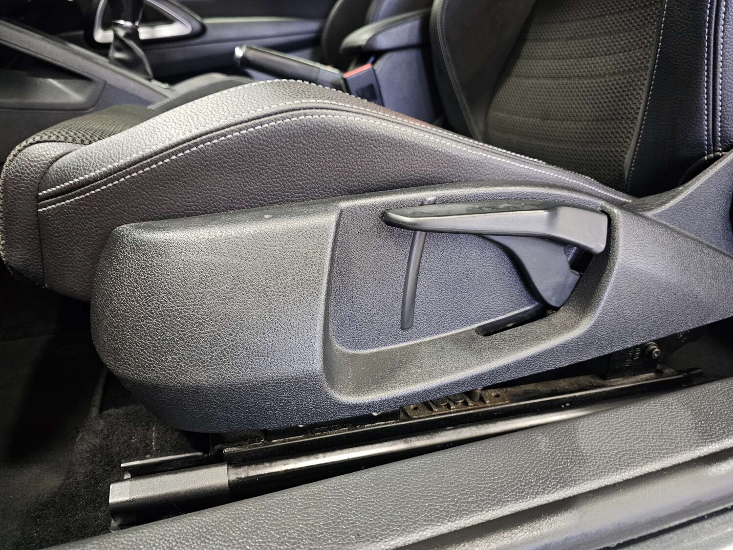 Used Volkswagen Scirocco 2015 for sale - 77937319: Photo 85