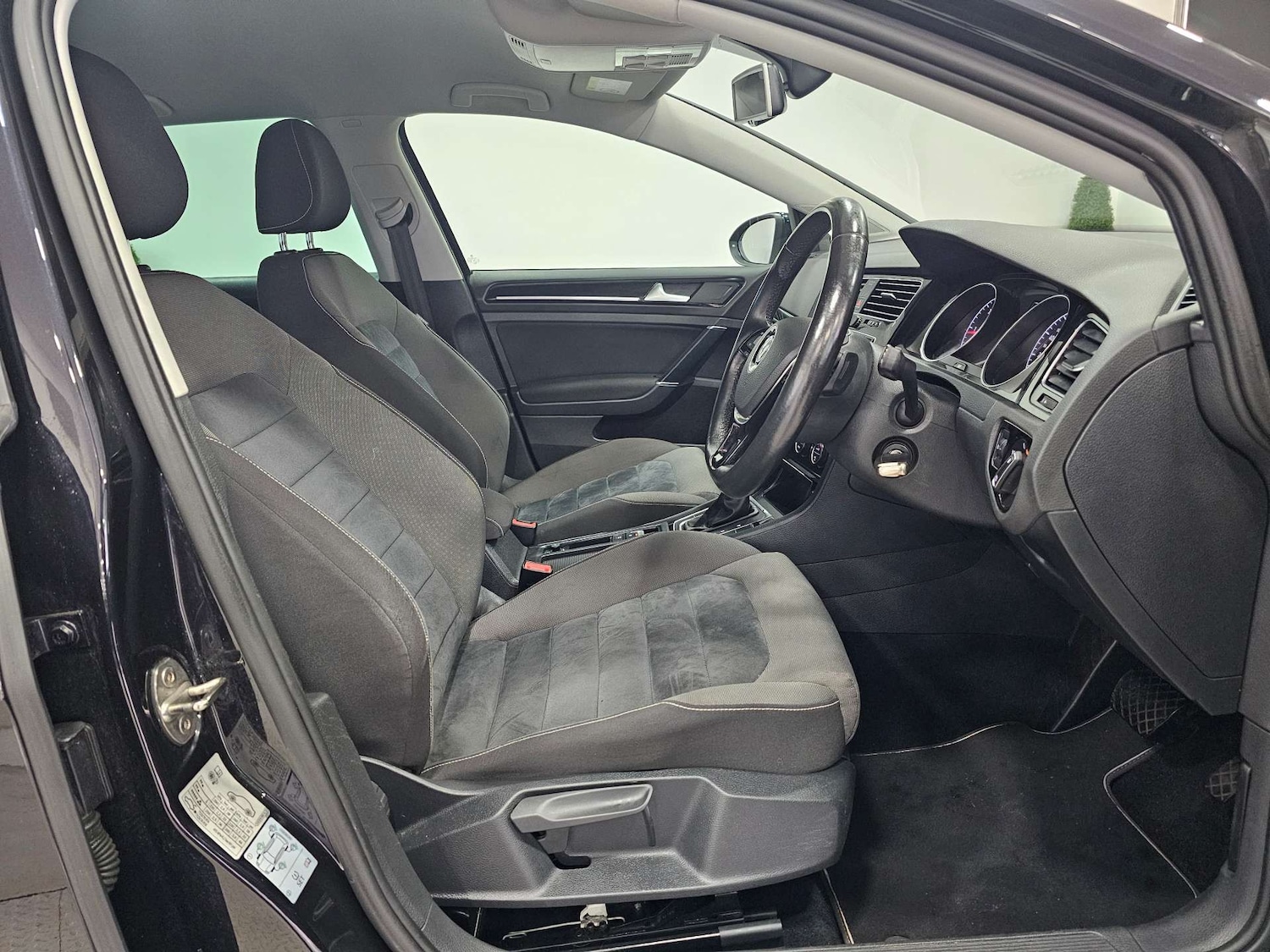 Used Volkswagen Golf 2015 for sale - 76972362: Photo 2