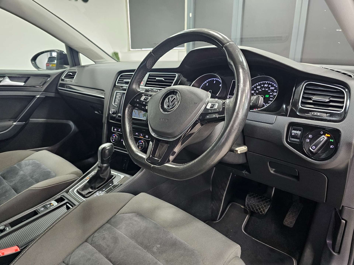 Used Volkswagen Golf 2015 for sale - 76972362: Photo 3