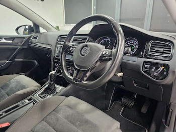 Used Volkswagen Golf 2015 for sale - 76972362: Photo