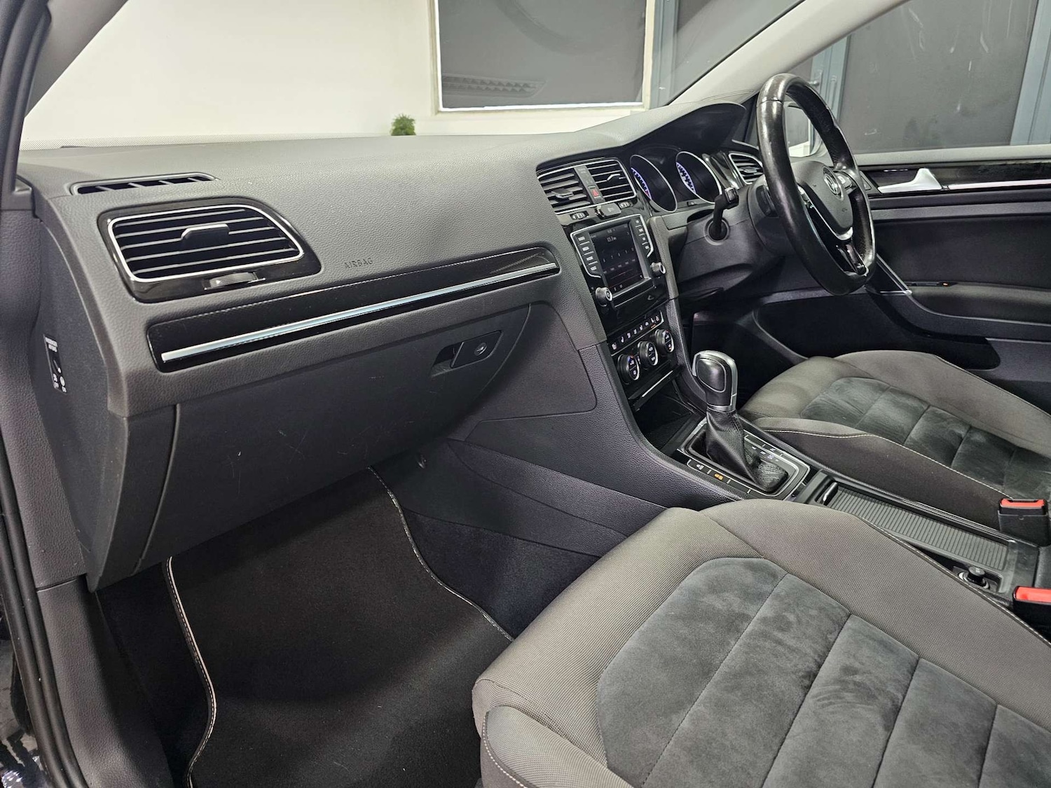 Used Volkswagen Golf 2015 for sale - 76972362: Photo 90