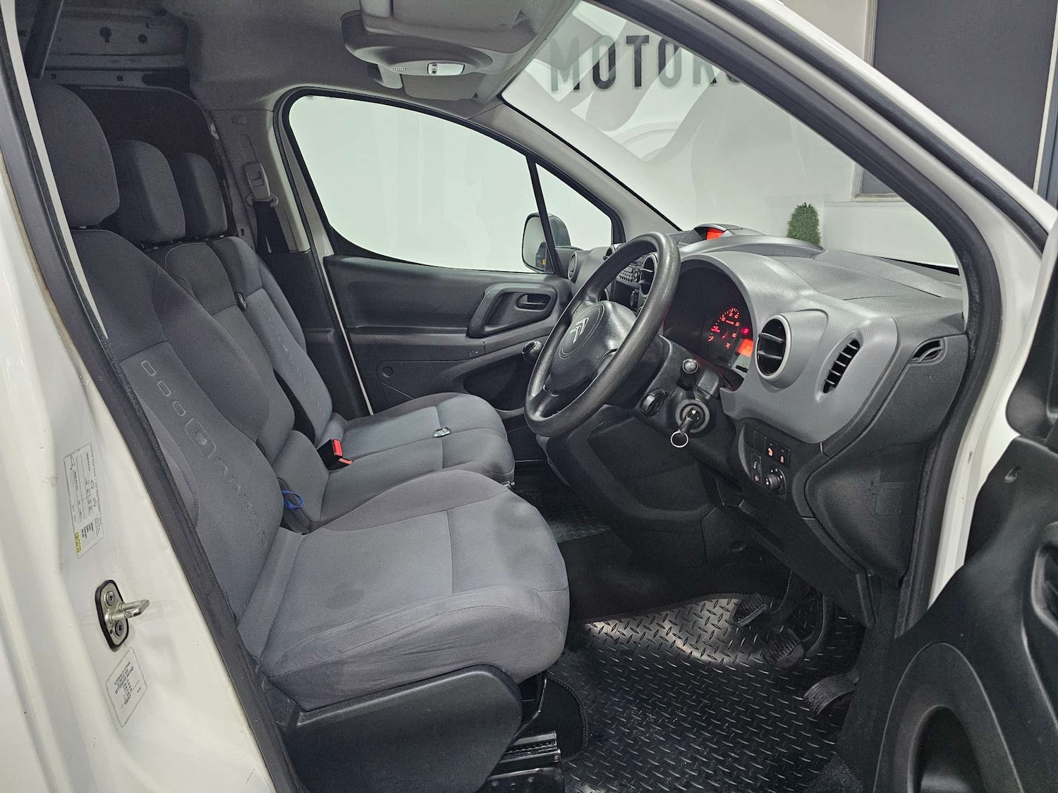 Used Citroen Berlingo 2015 for sale - 76972412: Photo 2