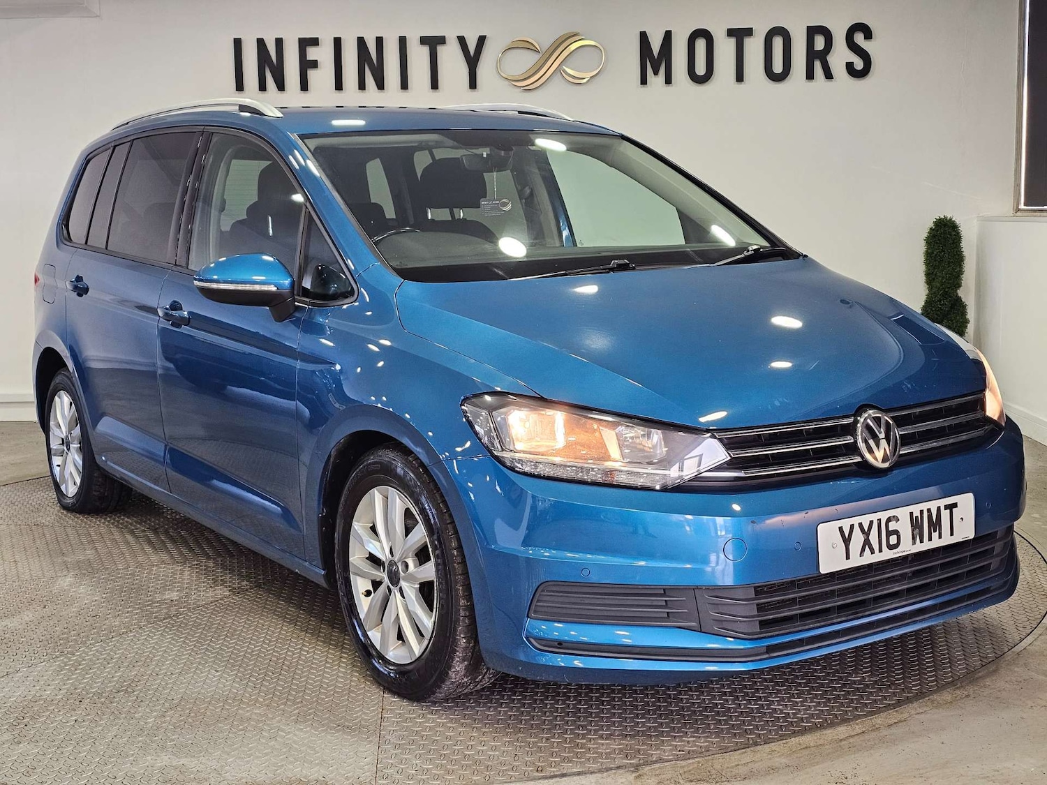 Used Volkswagen Touran 2016 for sale - 77168079: Photo 1