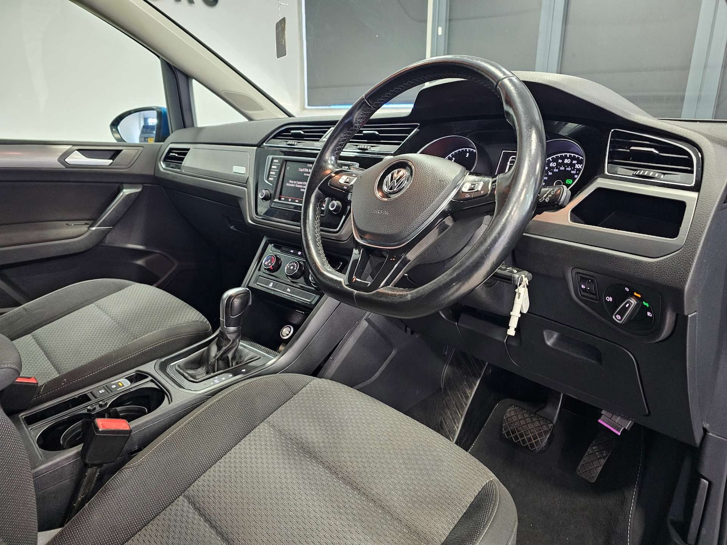 Used Volkswagen Touran 2016 for sale - 77168079: Photo 3