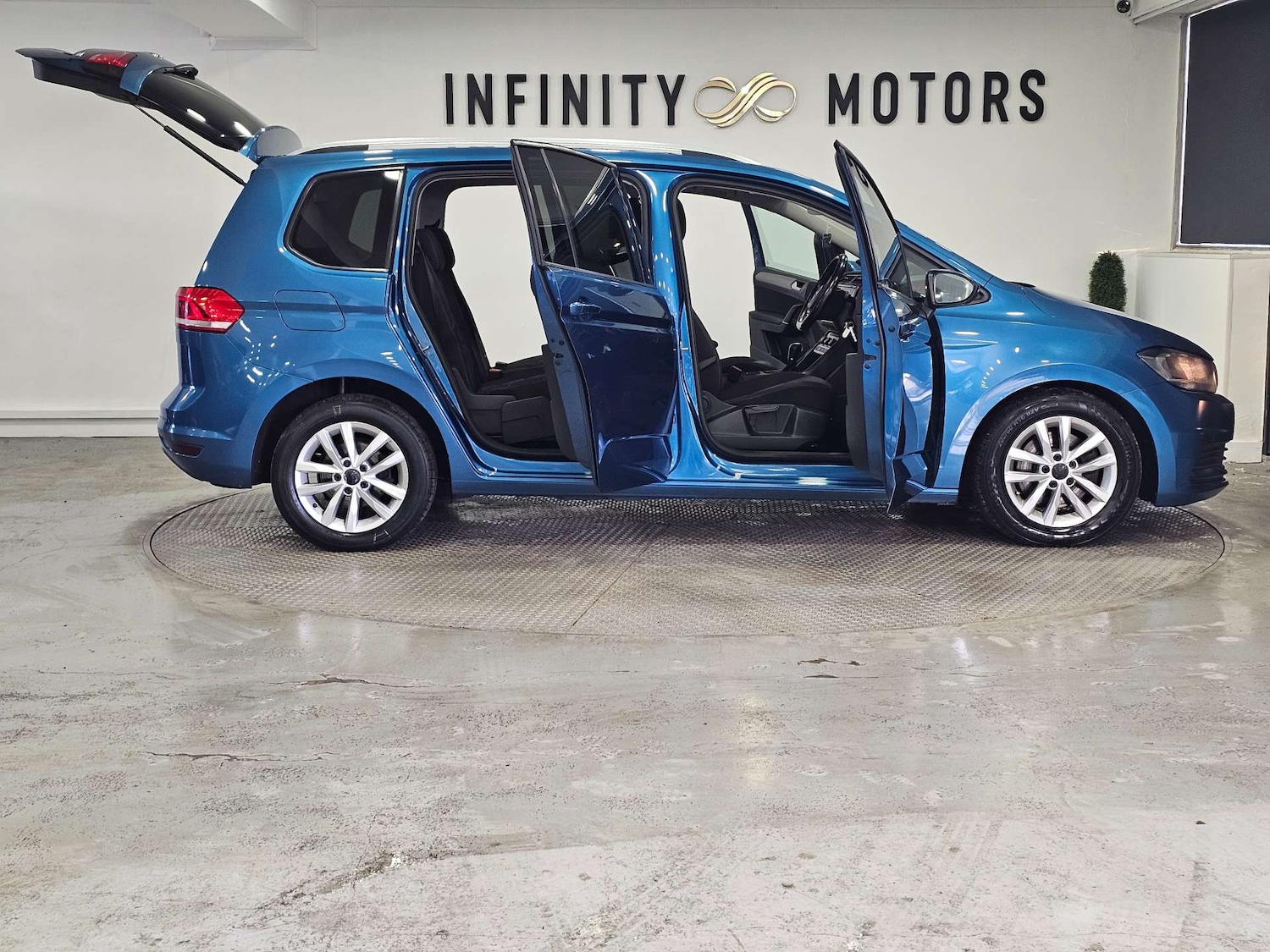 Used Volkswagen Touran 2016 for sale - 77168079: Photo 30