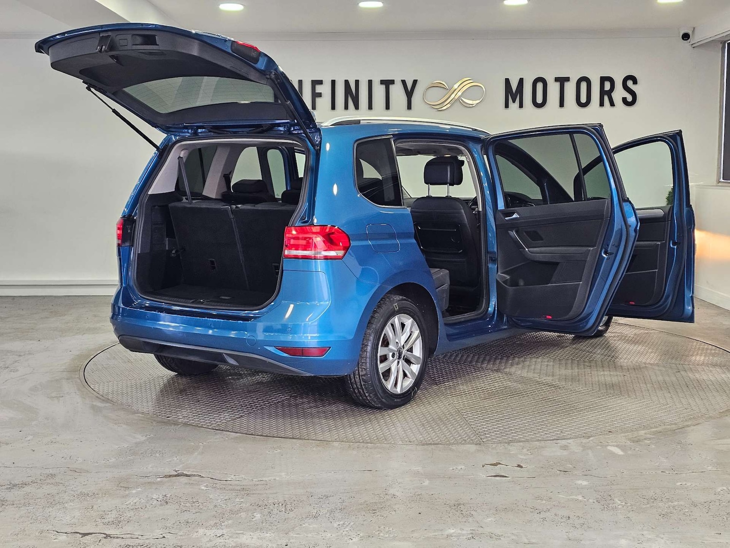 Used Volkswagen Touran 2016 for sale - 77168079: Photo 37