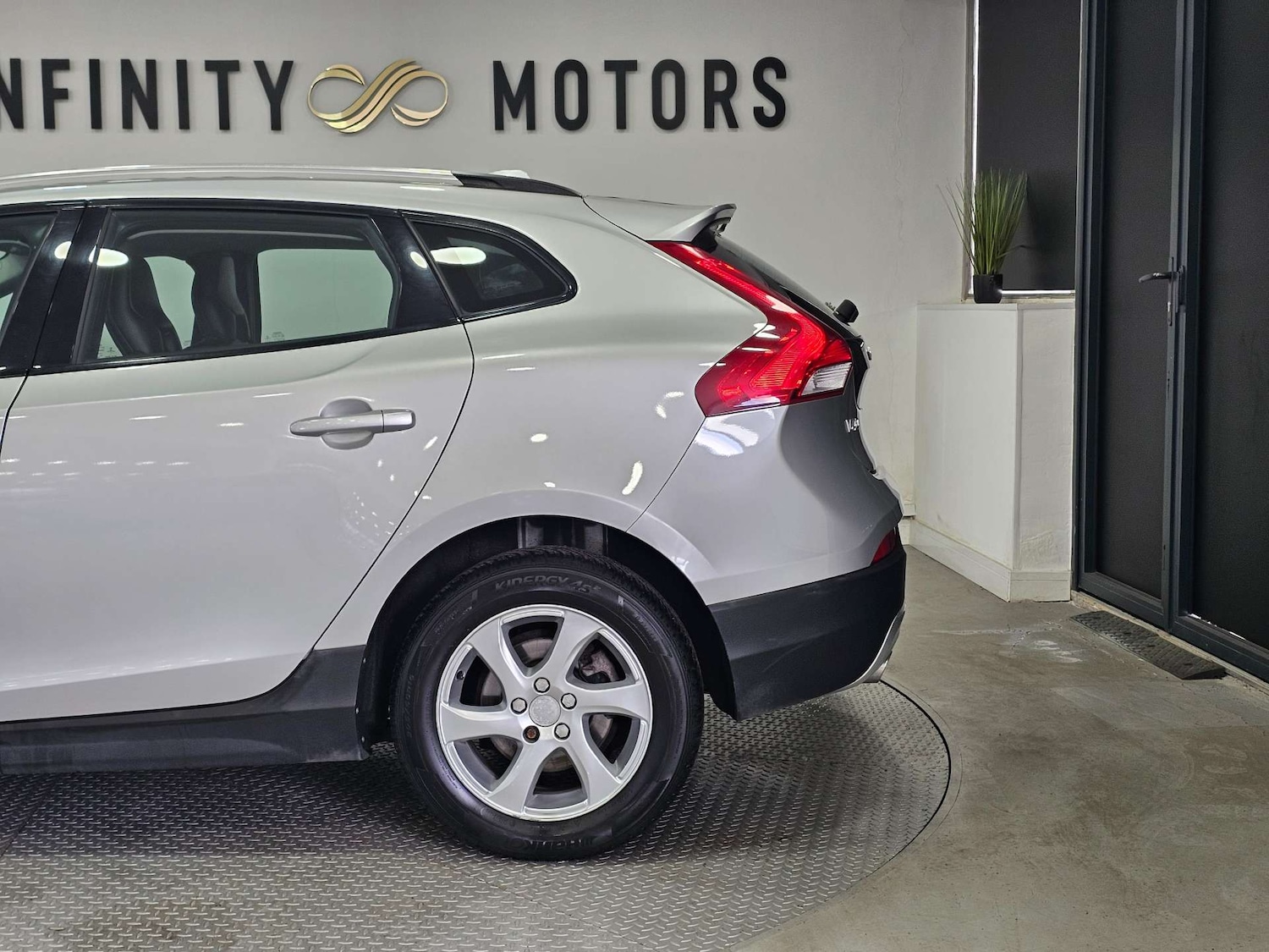 Used Volvo V40 2016 for sale - 77129050: Photo 21